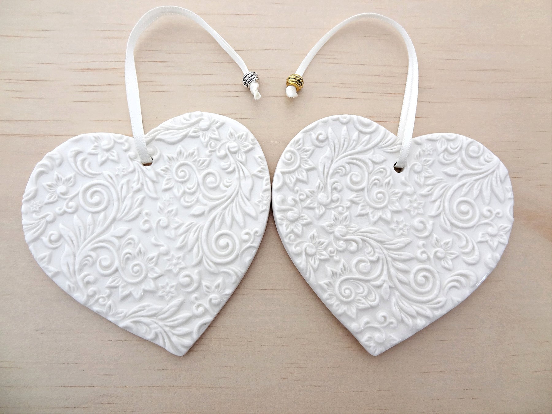 Personalised ceramic heart ornament. Ceramic decoration with custom wording