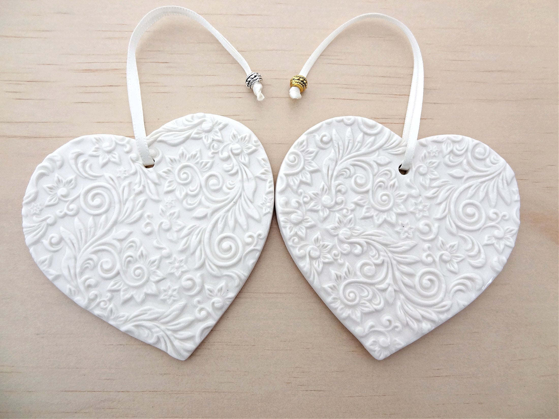 Personalised ceramic heart ornament. Ceramic decoration with custom wording