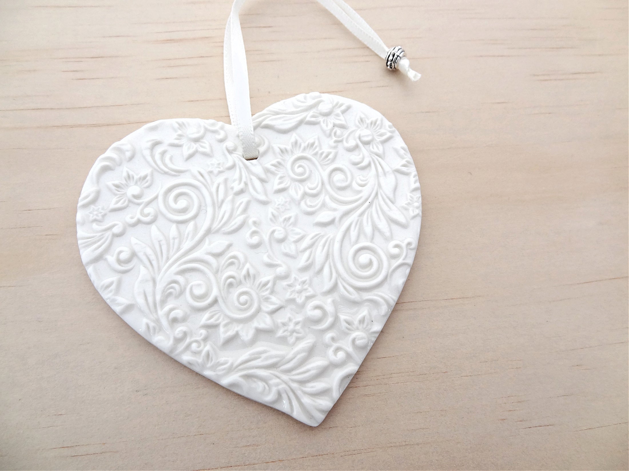 Personalised ceramic heart ornament. Ceramic decoration with custom wording