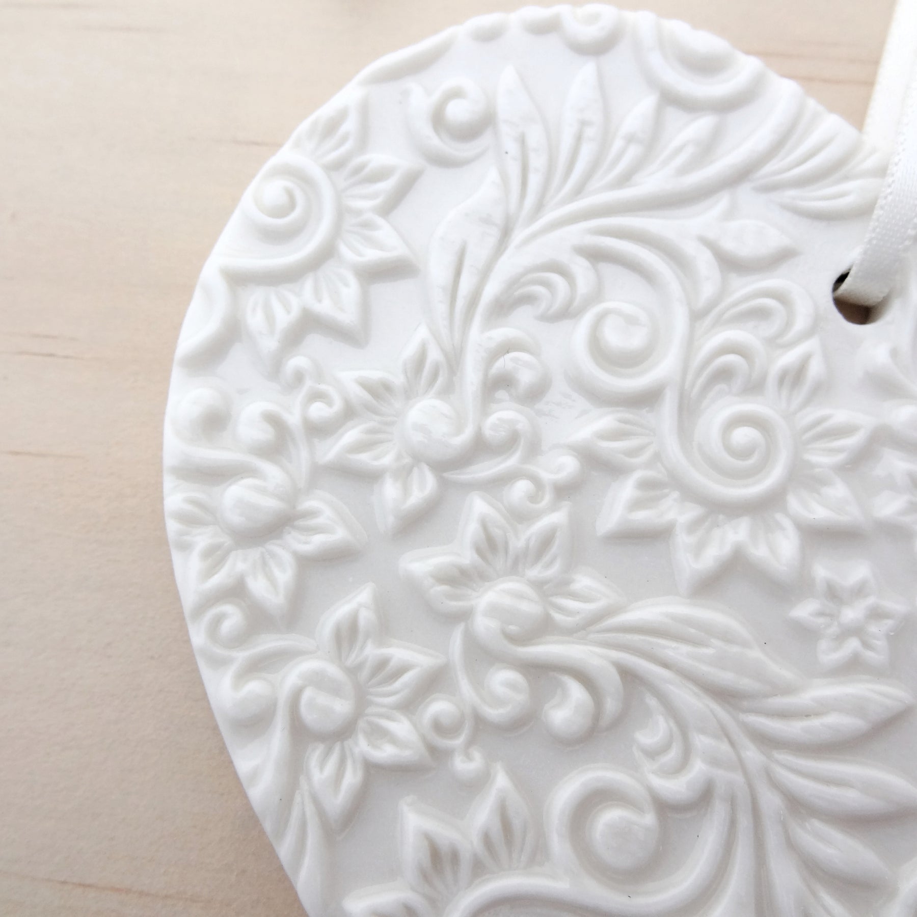 Personalised ceramic heart ornament. Ceramic decoration with custom wording
