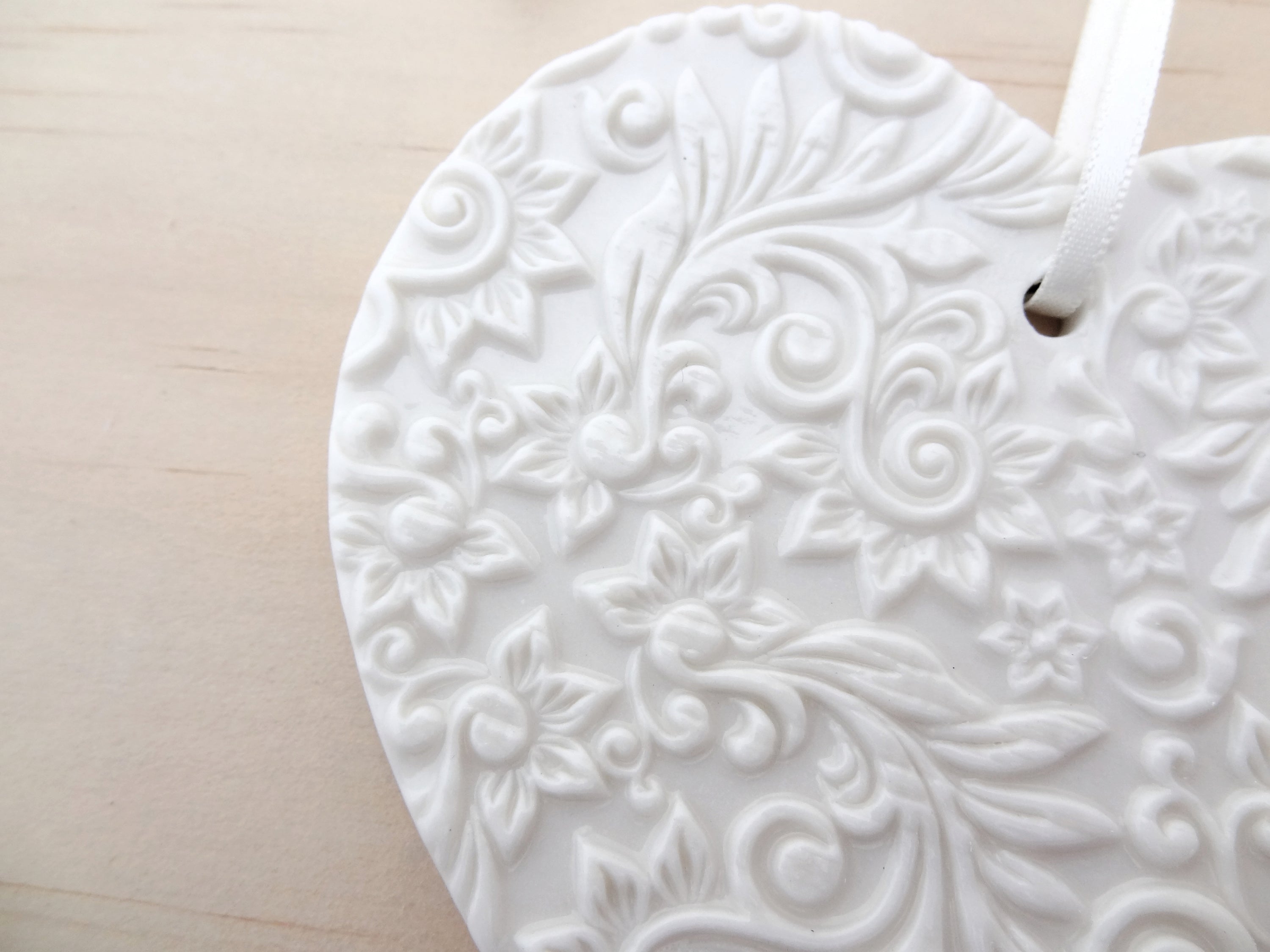 Personalised ceramic heart ornament. Ceramic decoration with custom wording