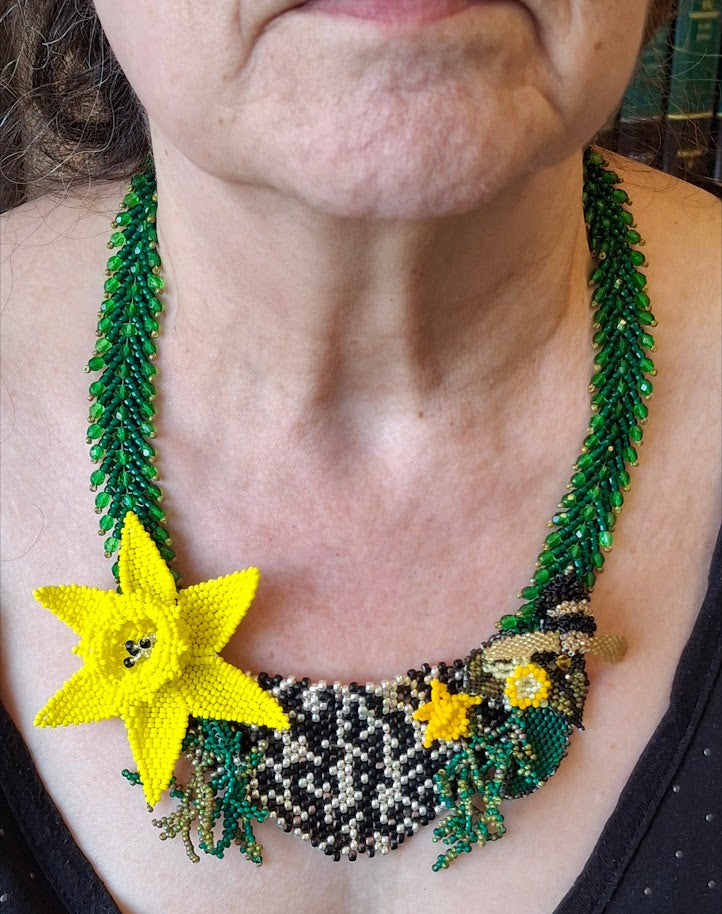 Garden necklace with daffodil and bee