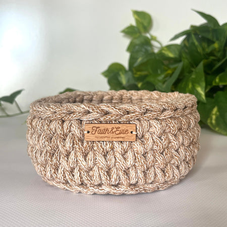 Small crochet basket - caramel fleck