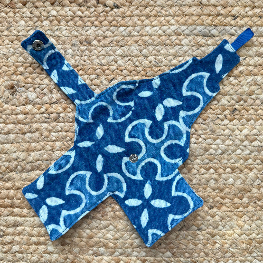 Easy load tissue holder