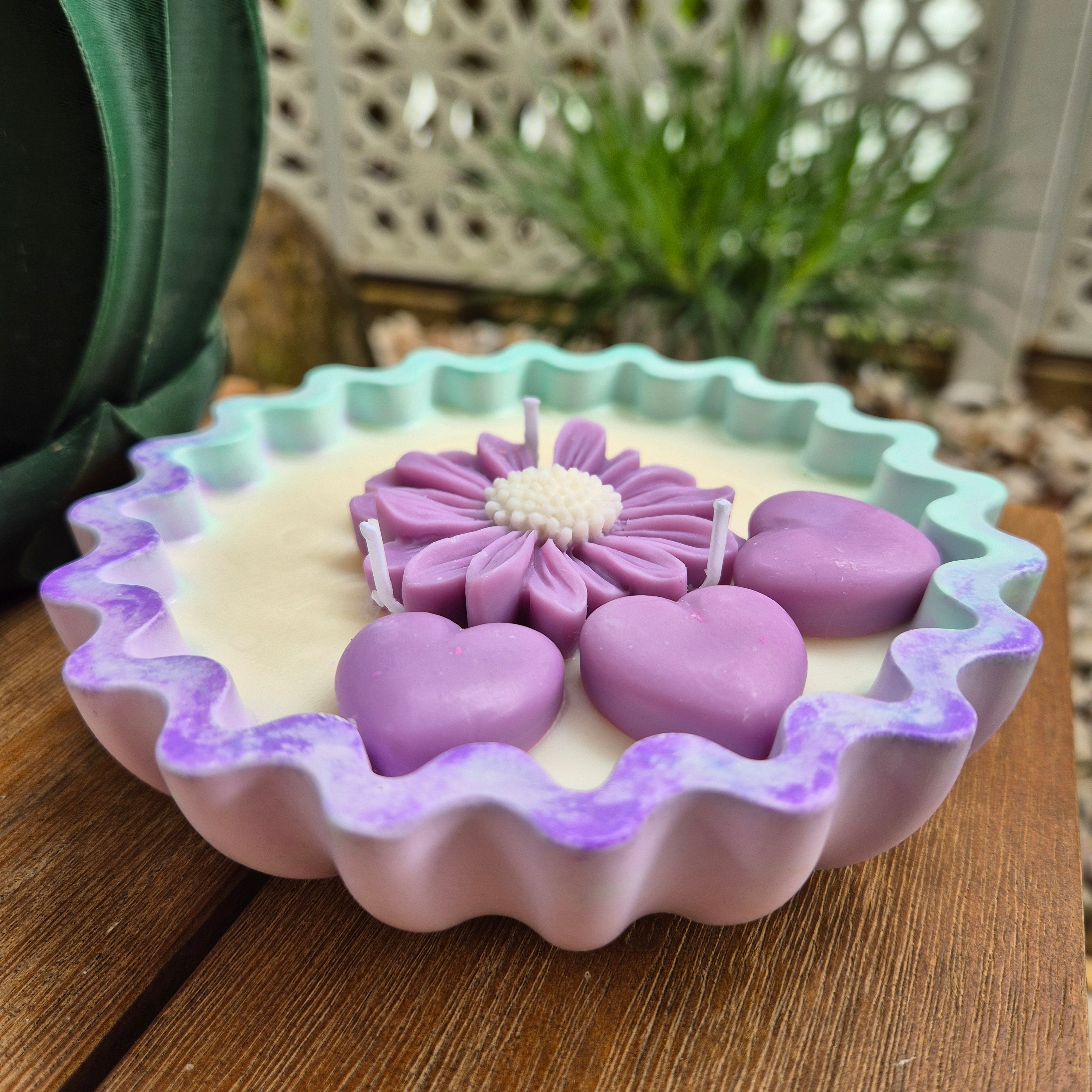 Soy wax eco-concrete bowl candle with sandalwood and rose fragrance
