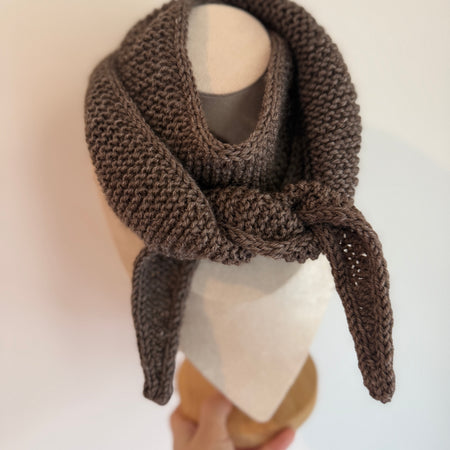 Knitted sophie scarf in Brown