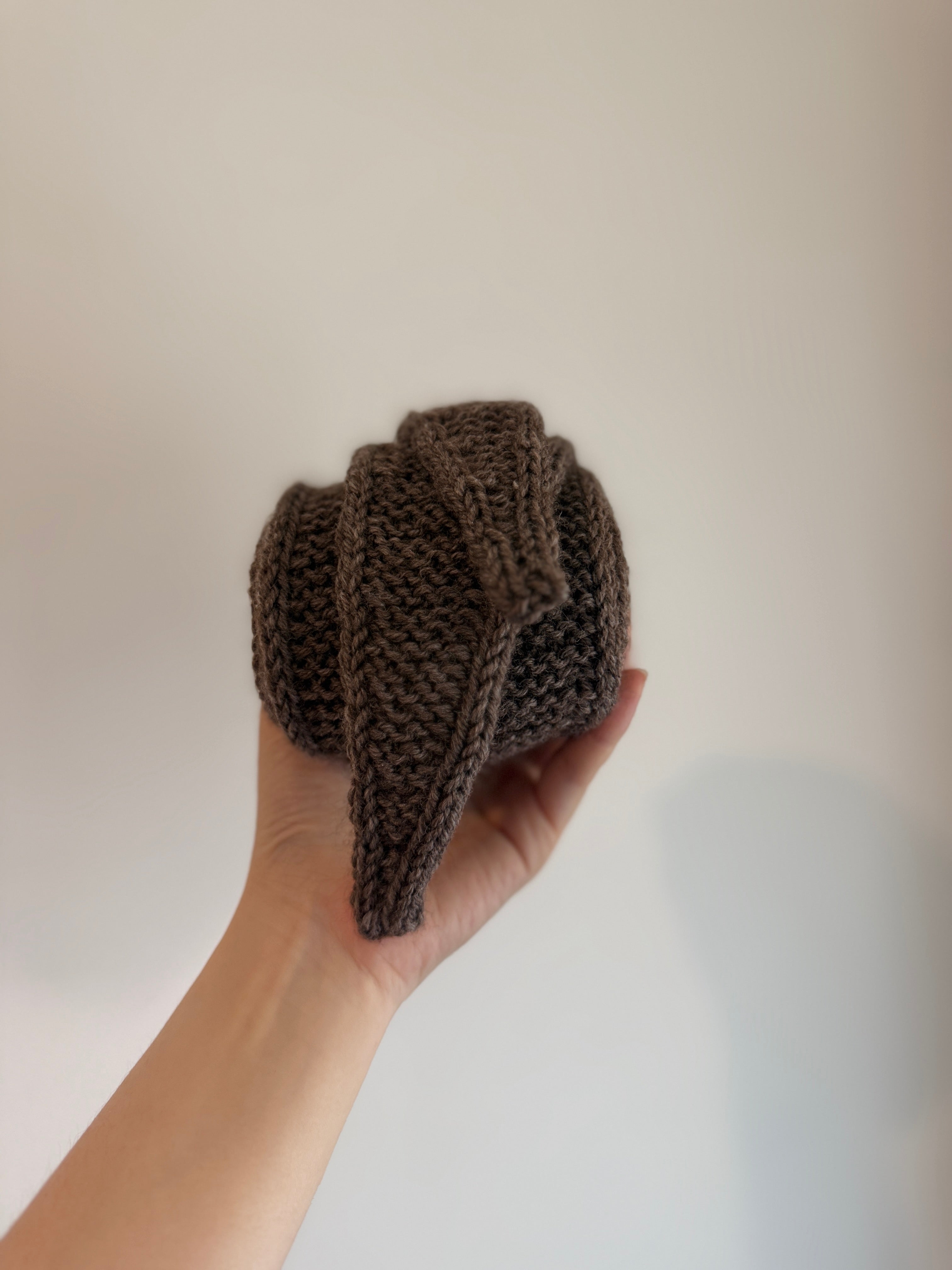Knitted sophie scarf in Brown