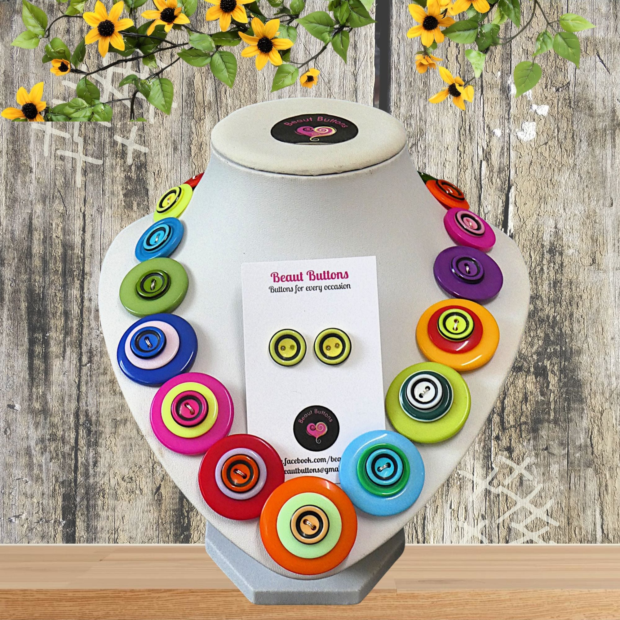 Button necklace and earrings - Round and Round
