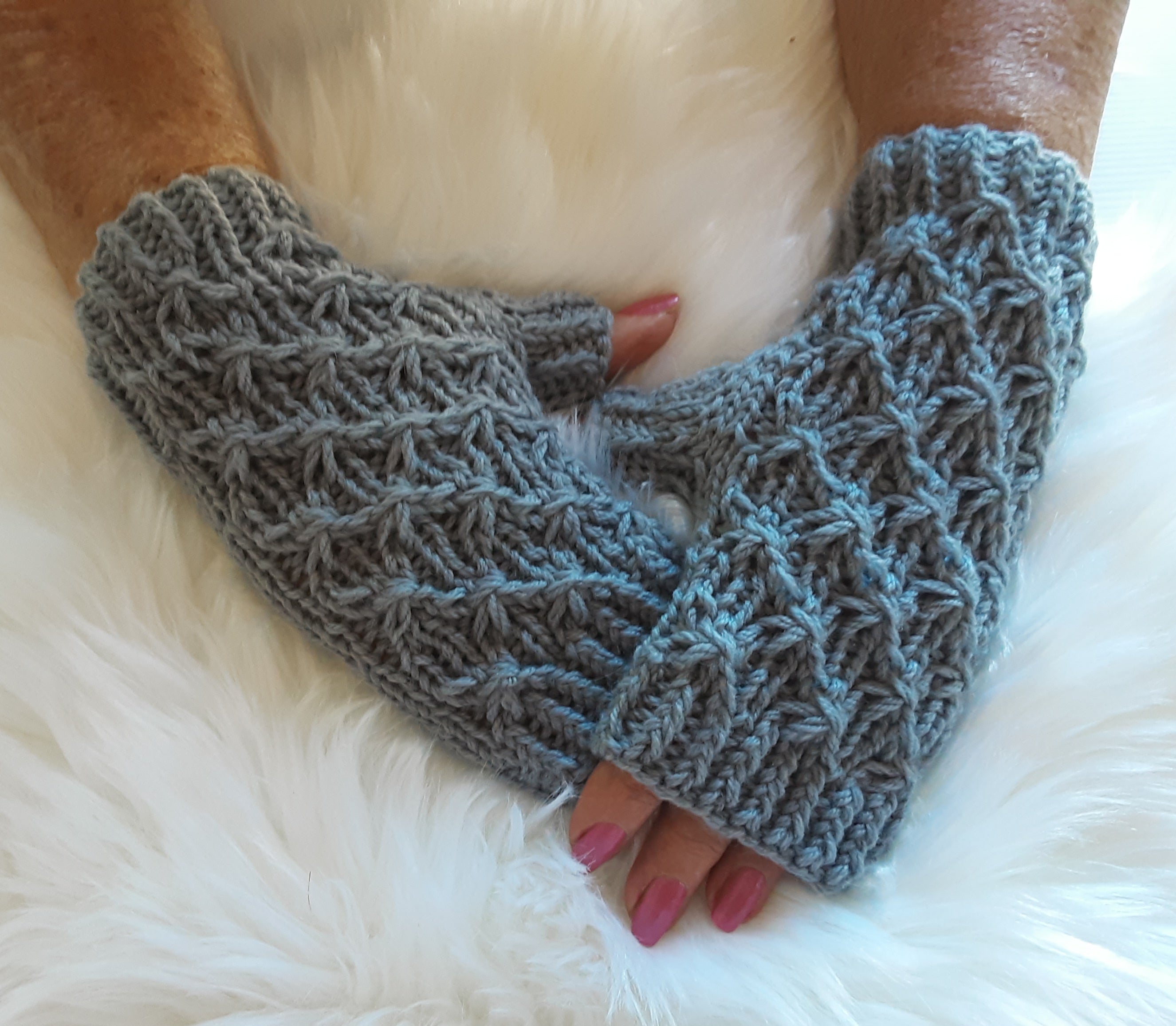 Handknitted fingerless mittens/gloves
