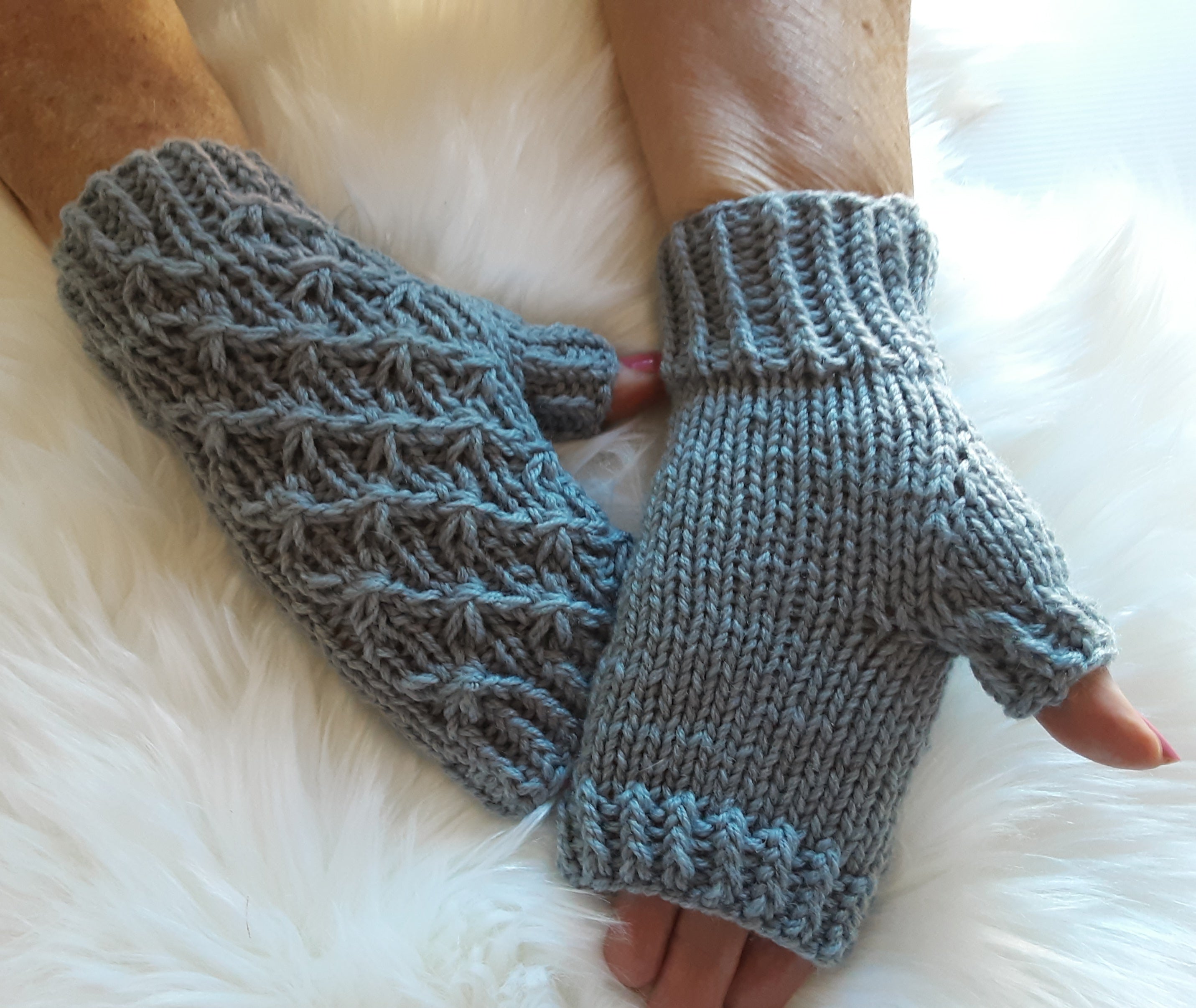 Handknitted fingerless mittens/gloves