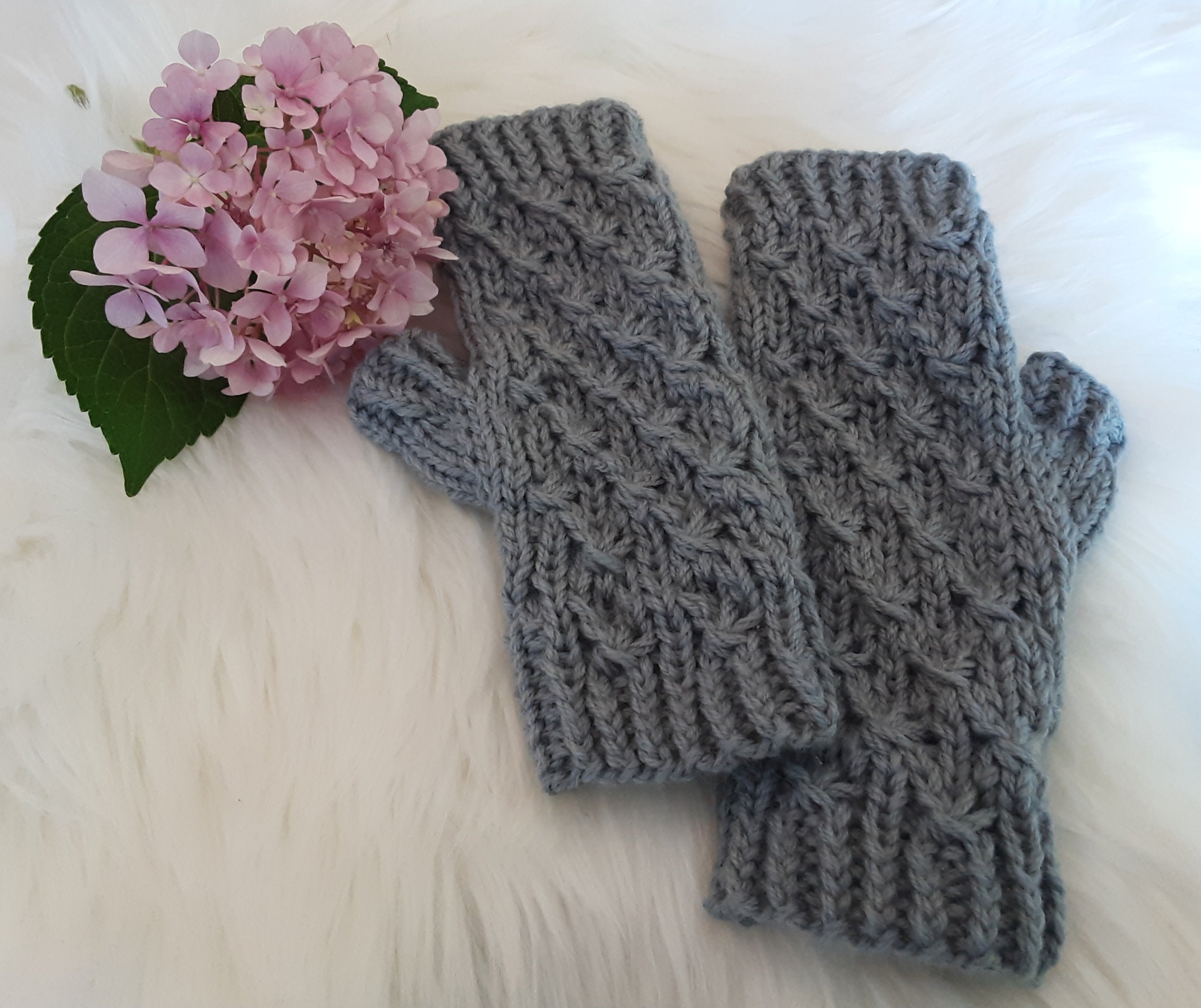 Handknitted fingerless mittens/gloves