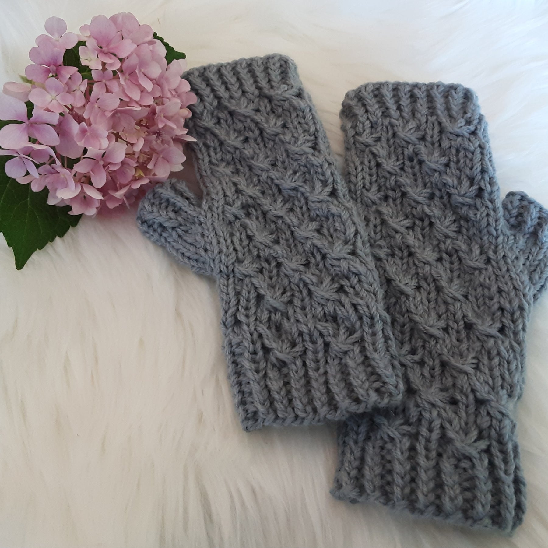 Handknitted fingerless mittens/gloves