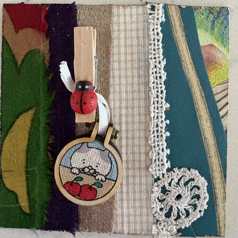 Fridge art magnet with kitty cat dangle