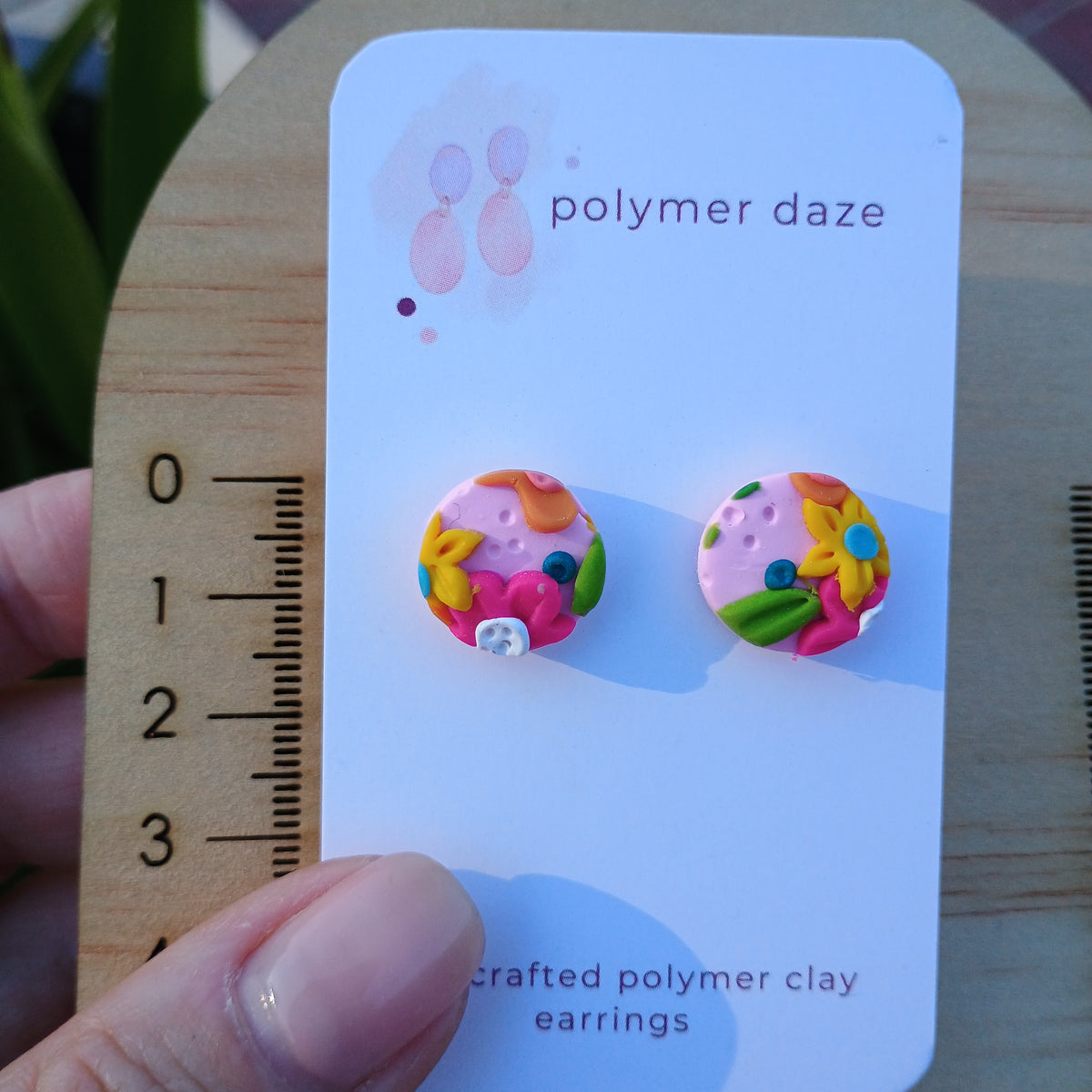 Pretty flower stud earring