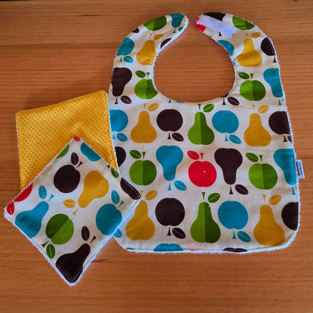 Handmade Retro Apple & Pears Bib & 2 Washcloth Set