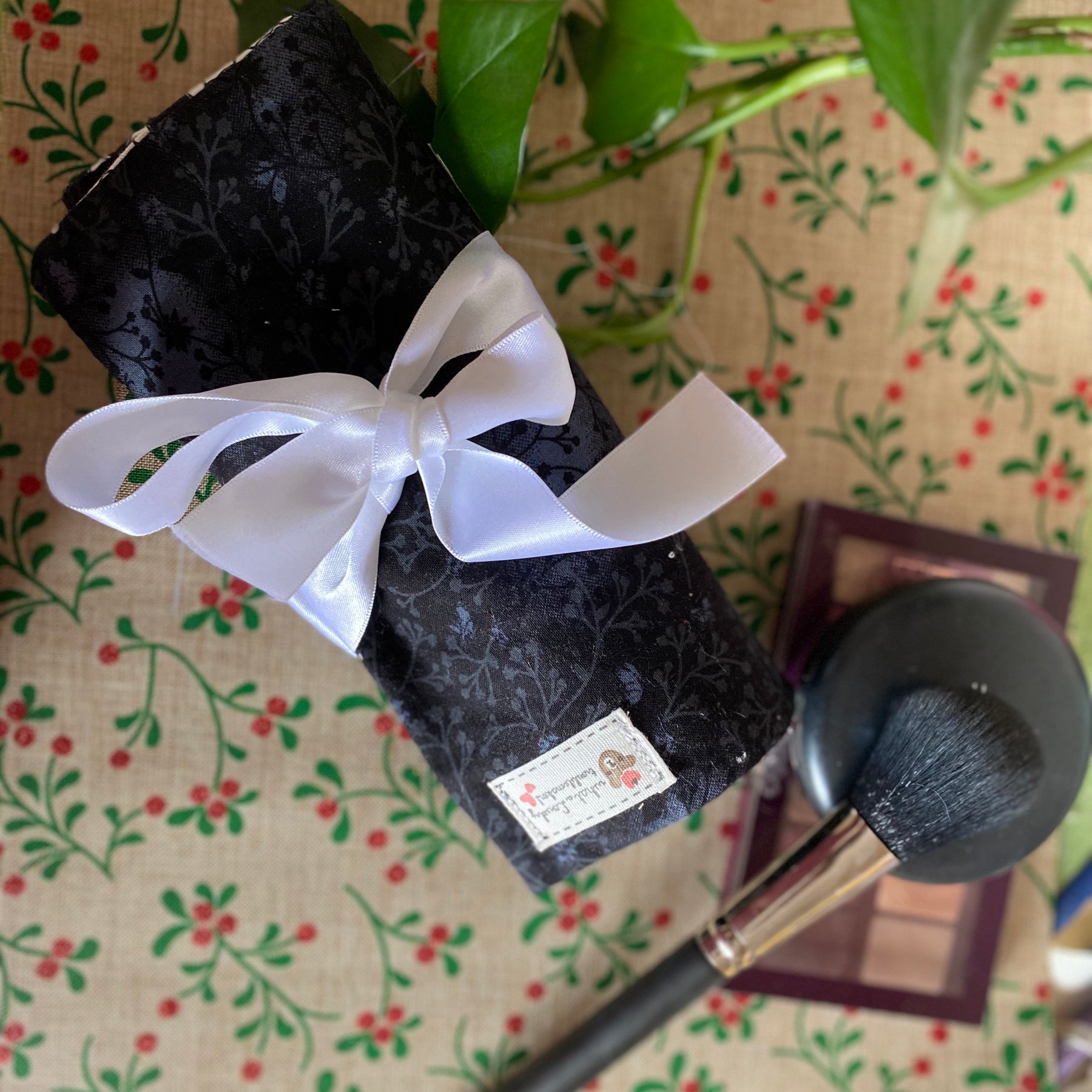 Black & White Floral Cosmetic Makeup Brush Roll