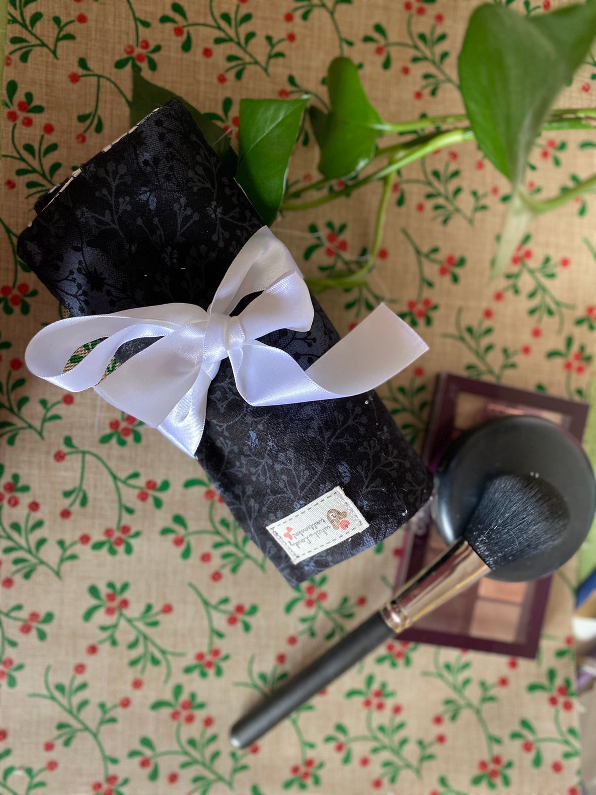 Black & White Floral Cosmetic Makeup Brush Roll