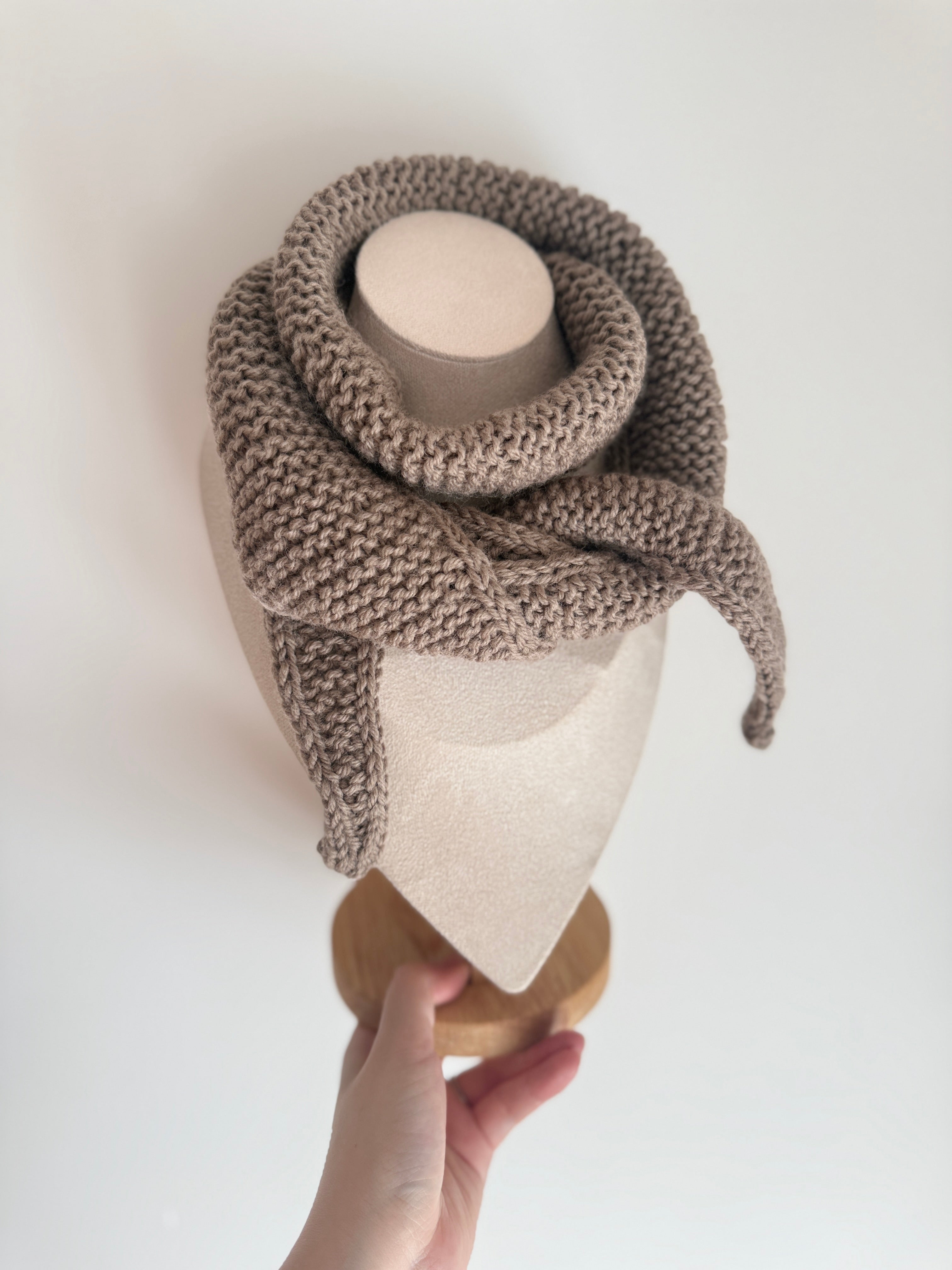 Knitted woolen Sophie scarf Dark beige