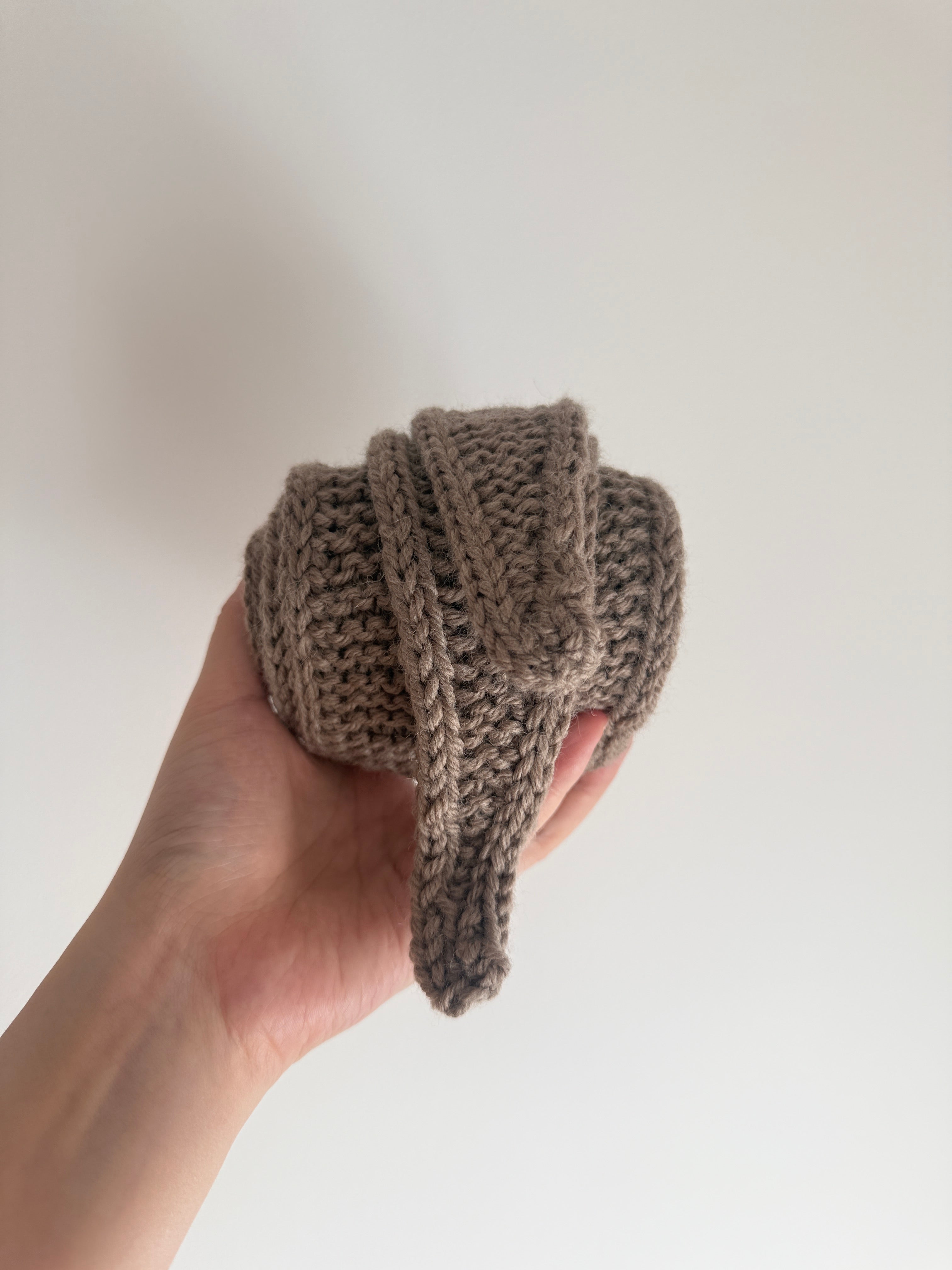 Knitted woolen Sophie scarf Dark beige