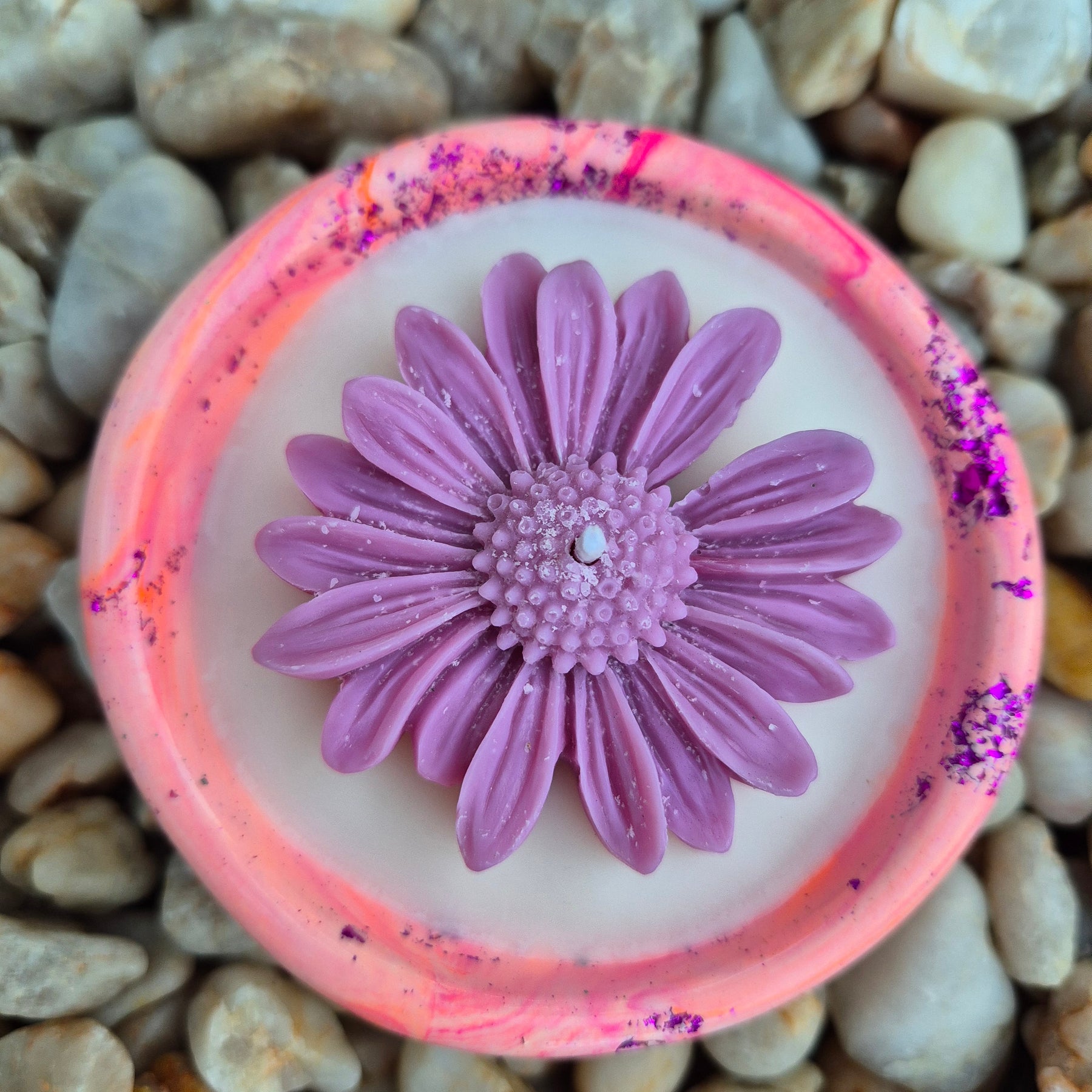 Concrete organic shaped bowl candle with gardenia and rose
