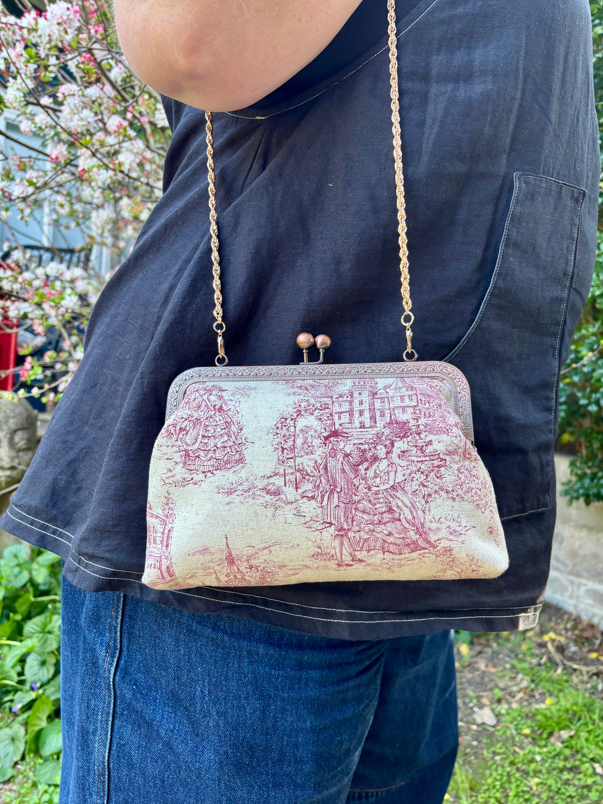 Kiss Lock Handbag - Toile de Jouy