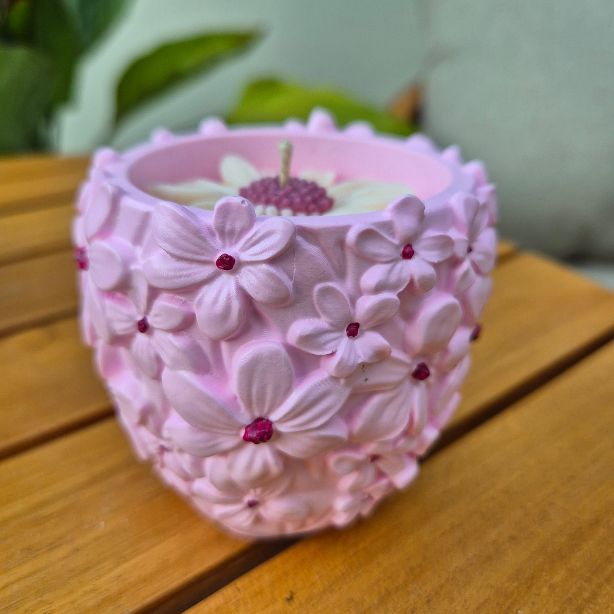 Concrete soy wax 3D daisy tub candle scented with gardenia