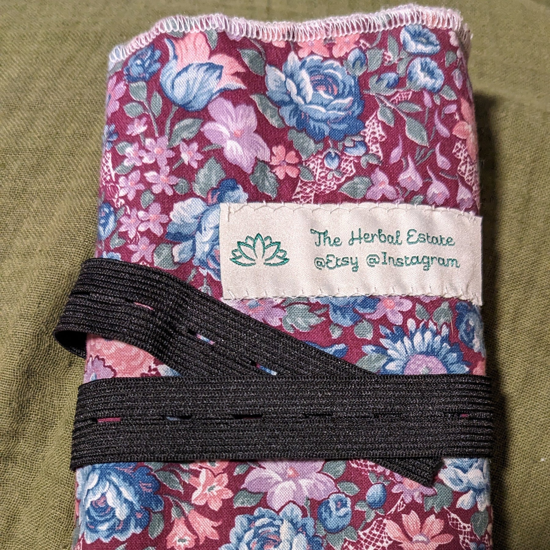 1 Liver Castor Oil wrap pack, 1 Organic cotton pad, 100ml infused castor oil.