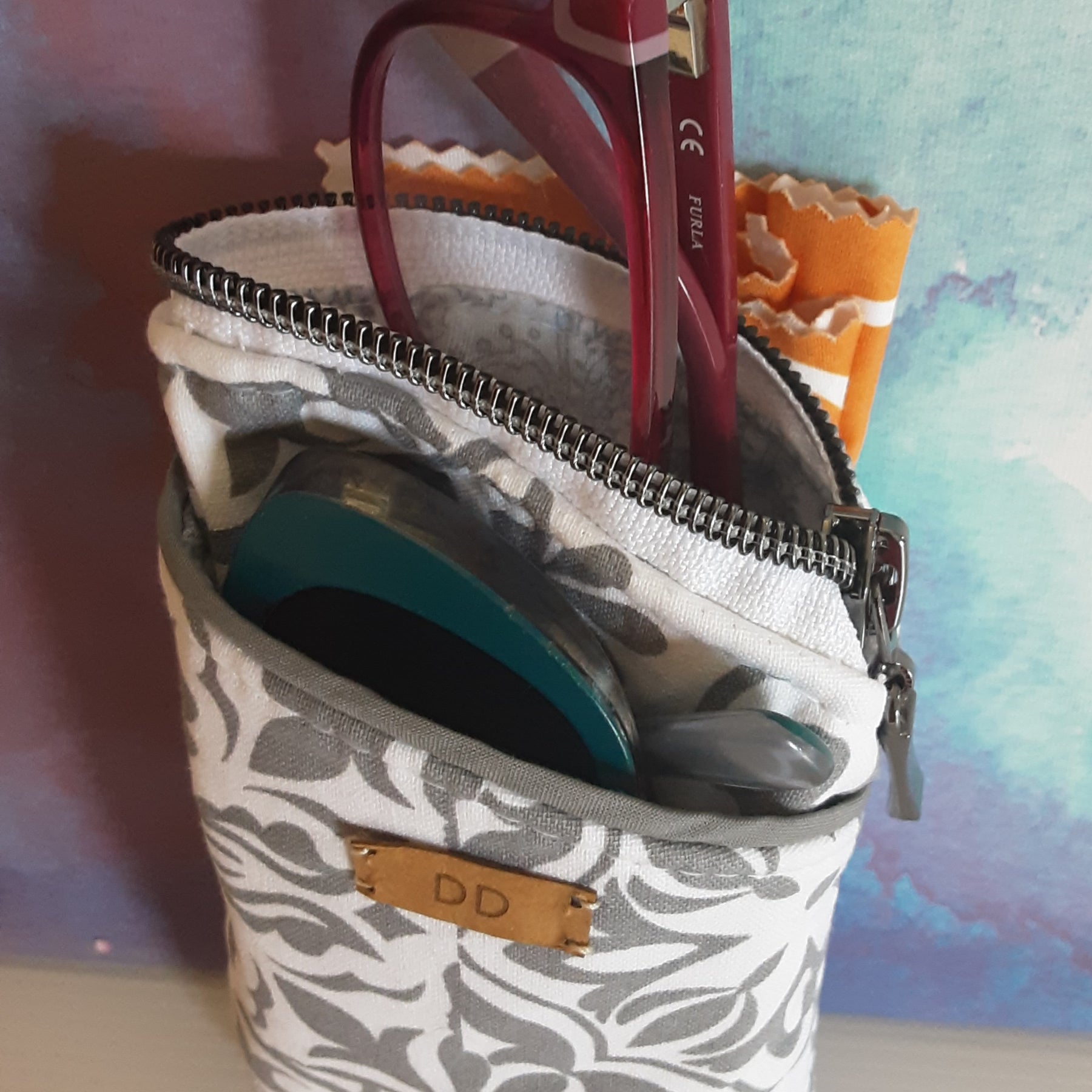 Double pocket eyeglass/sunglass case.