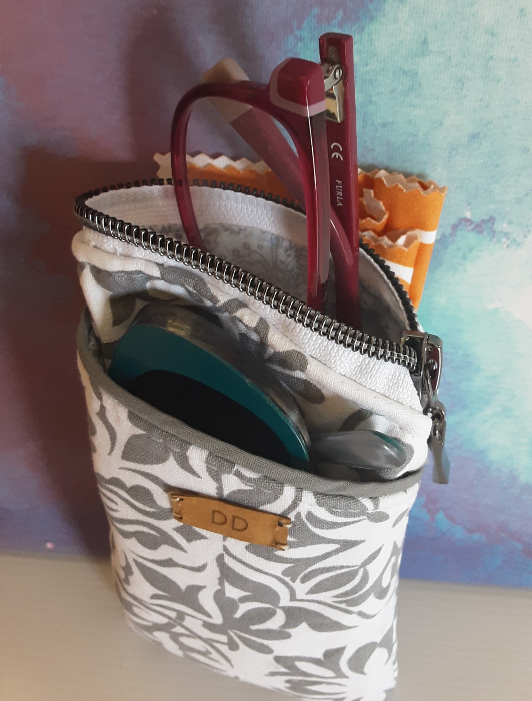 Double pocket eyeglass/sunglass case.