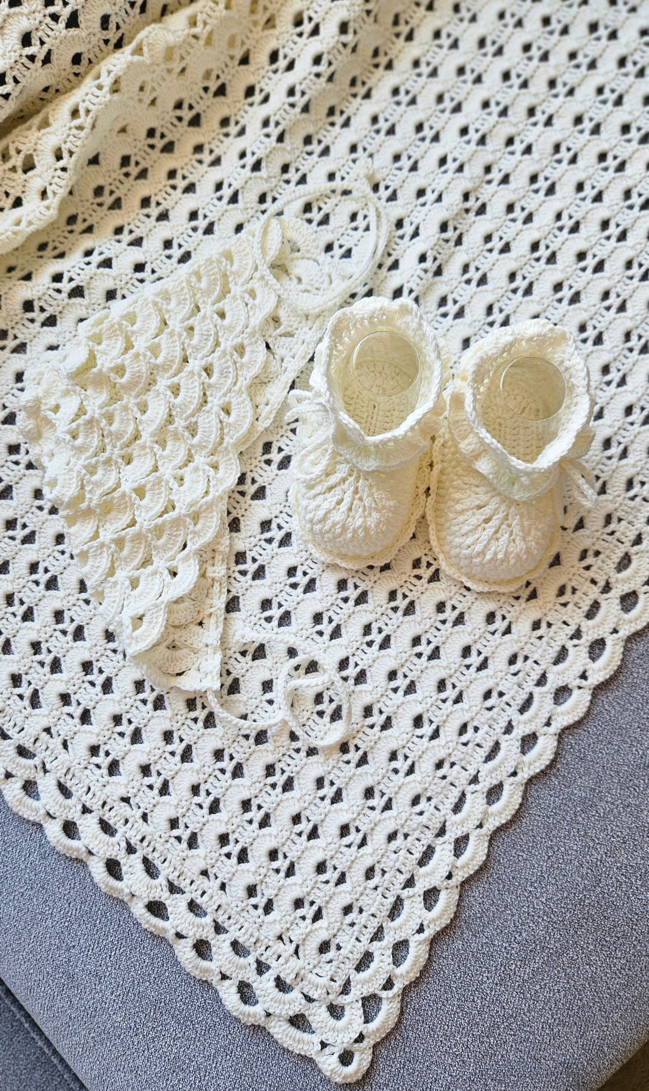 Handmade Newborn Crochet Gift Set – Cotton Blanket, Bonnet & Booties