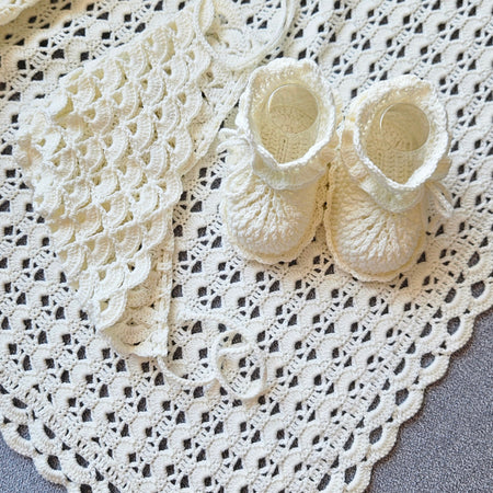 Handmade Newborn Crochet Gift Set – Cotton Blanket, Bonnet & Booties
