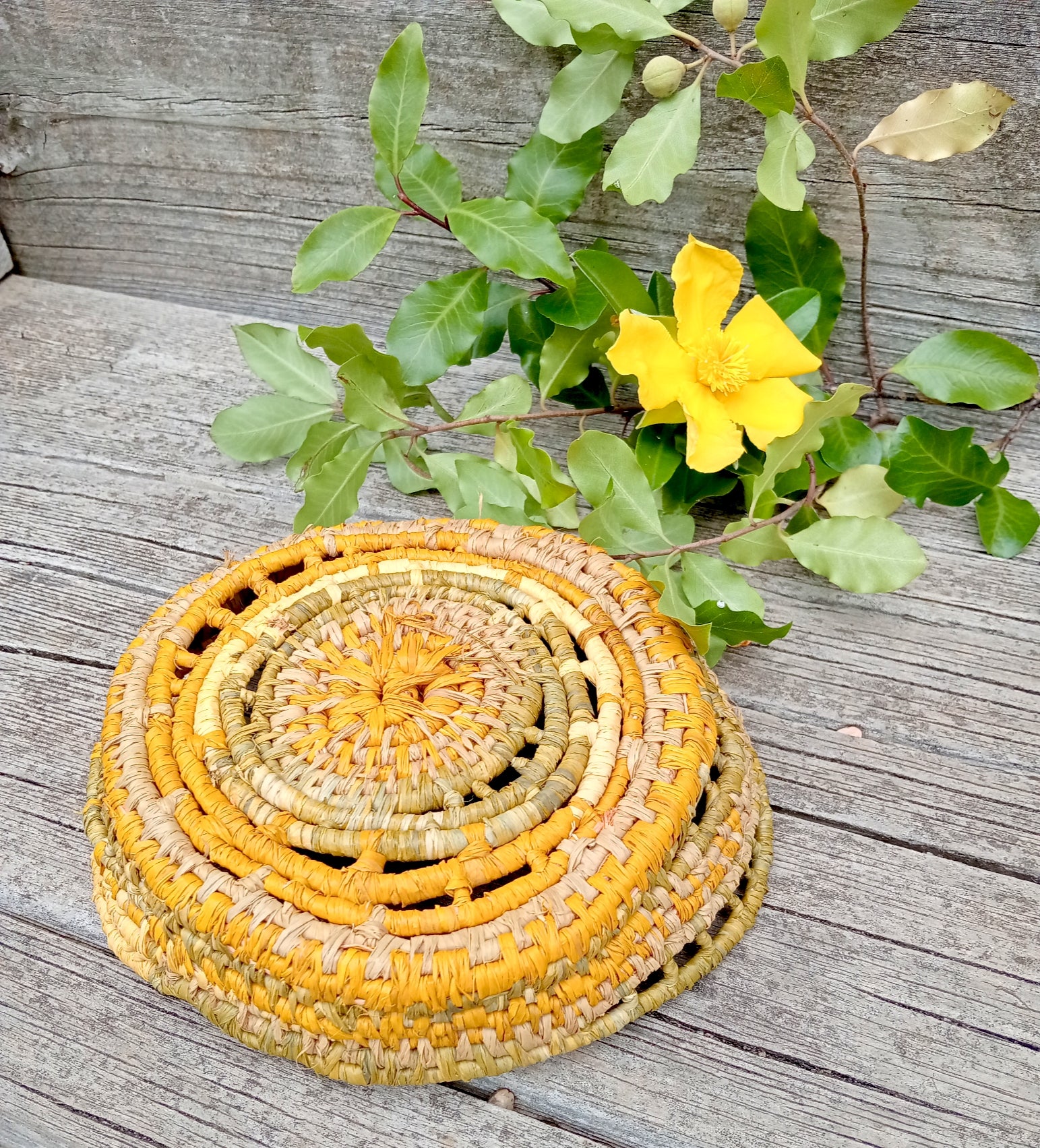 Small ornamental basket in saffron and green
