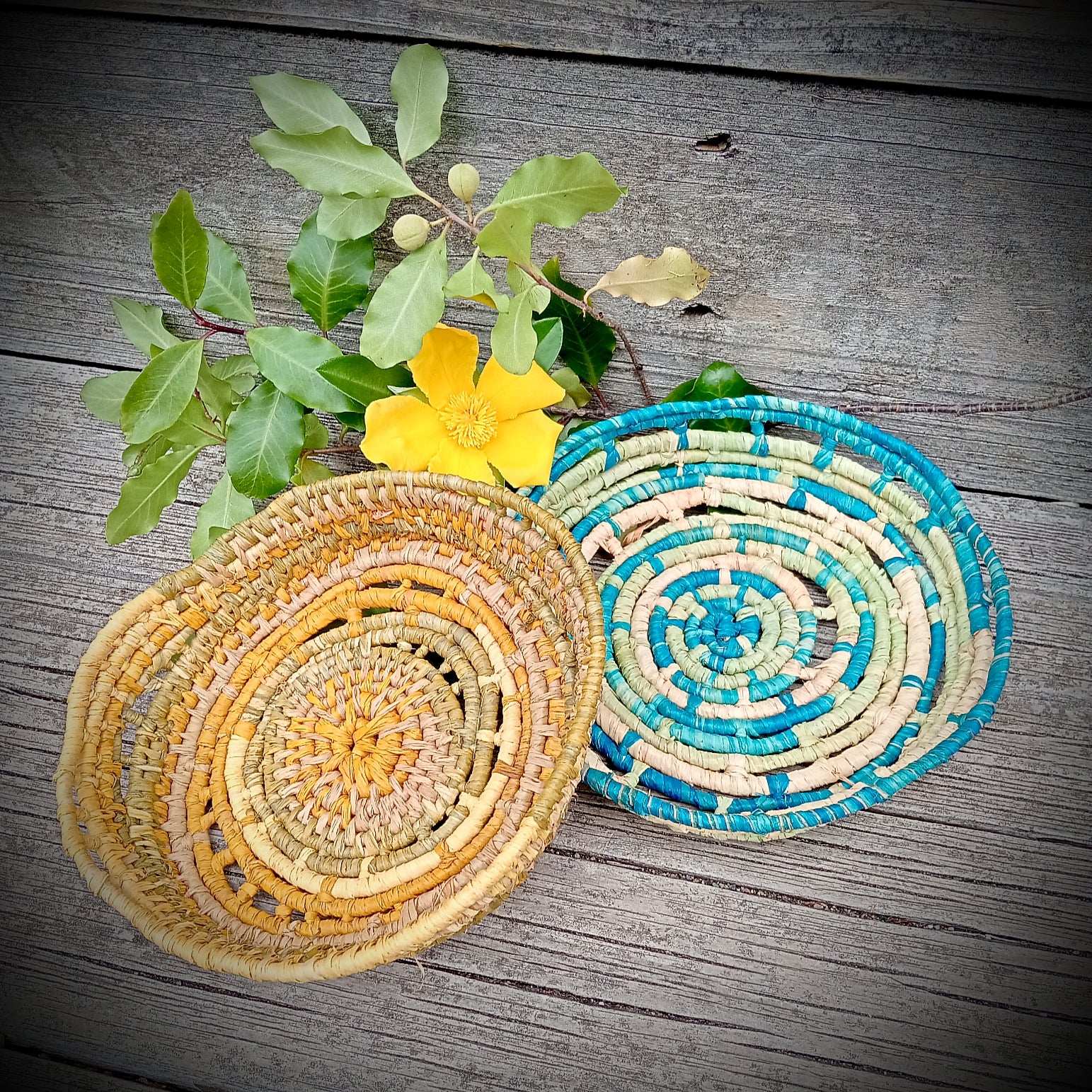 Small ornamental basket in saffron and green