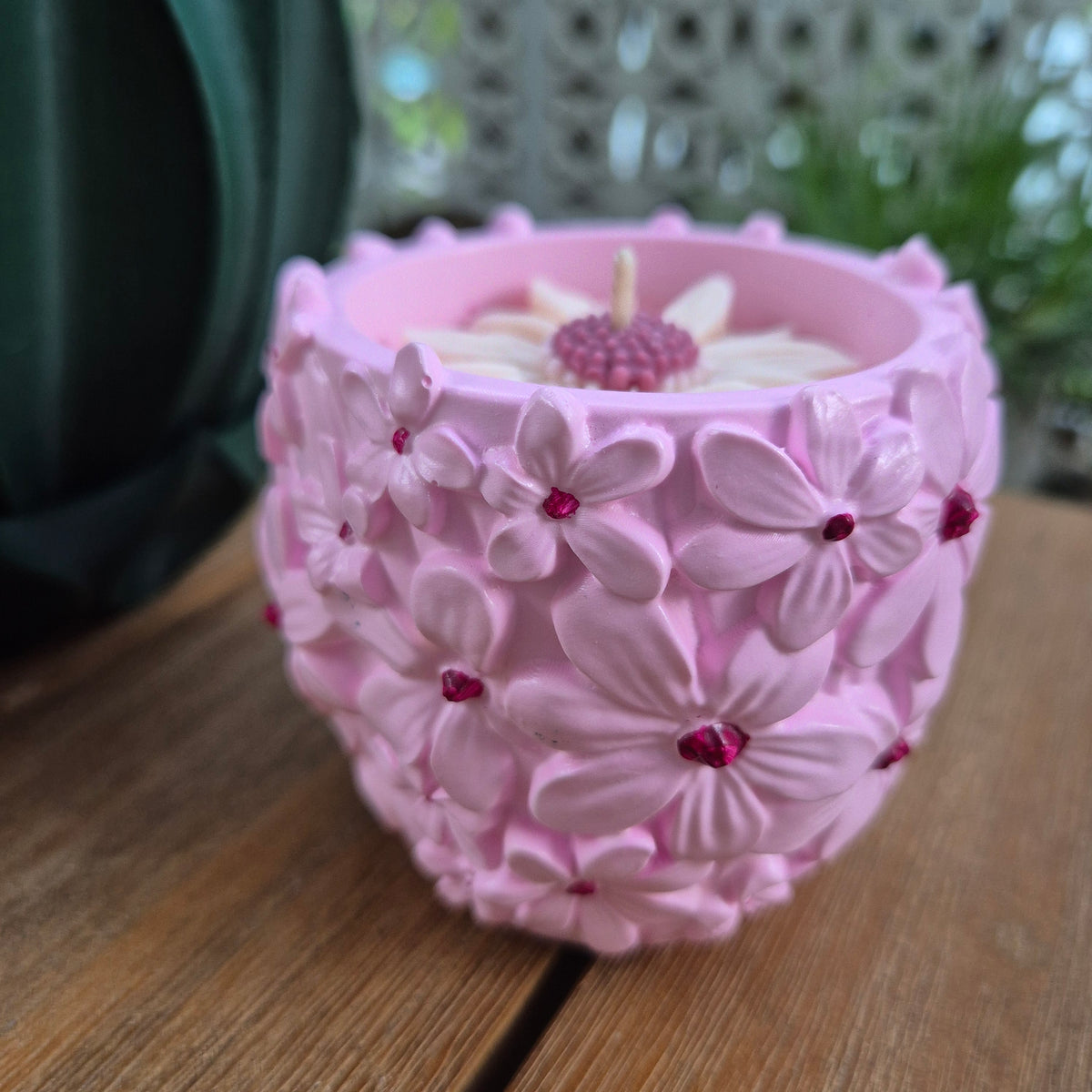 Concrete soy wax 3D daisy tub candle scented with gardenia