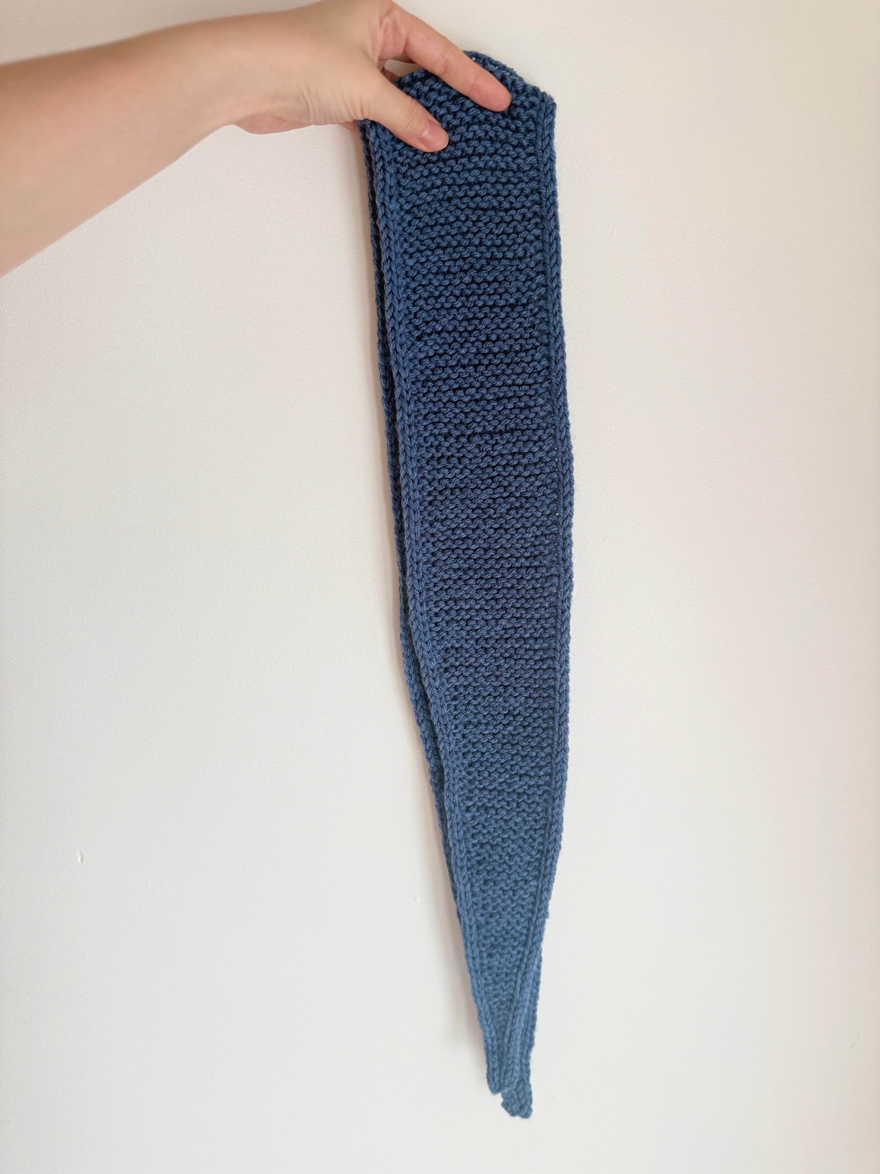 Knitted woolen Sophie scarf in dark blue