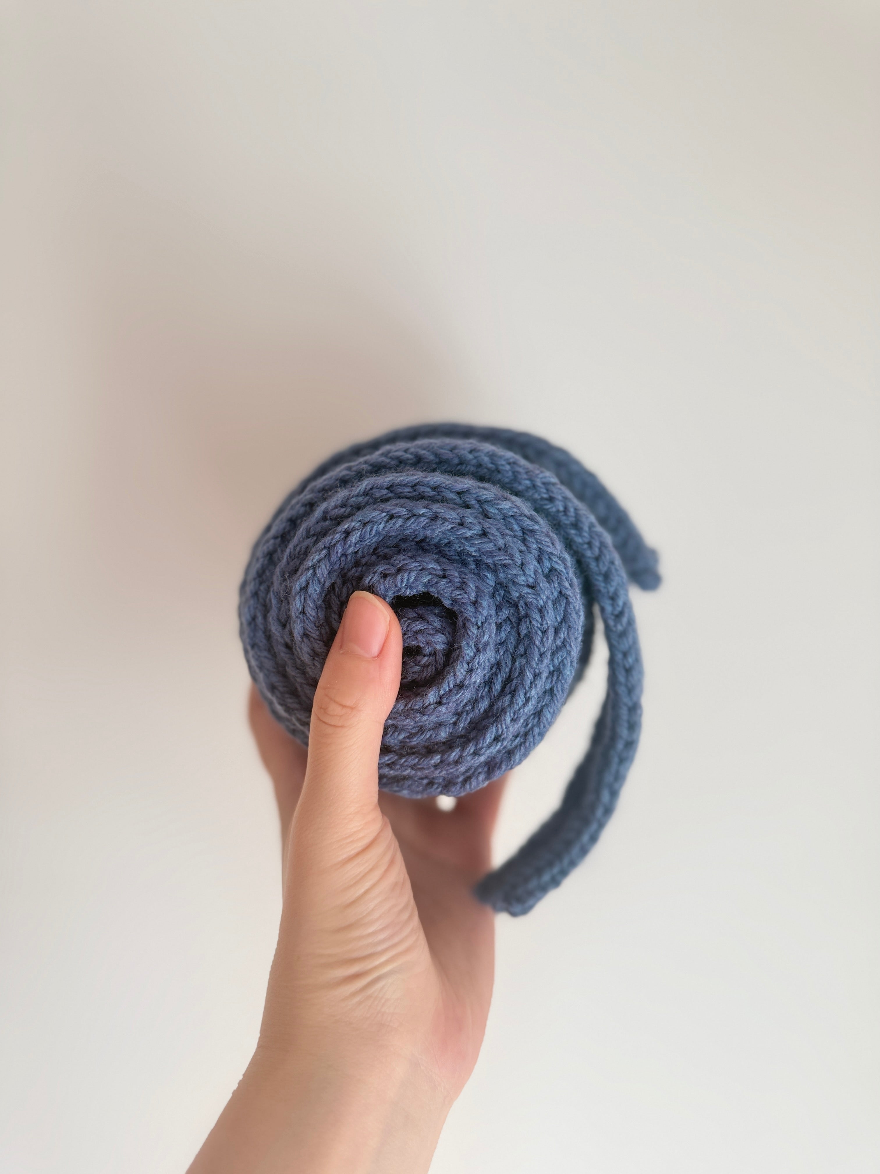 Knitted woolen Sophie scarf in dark blue