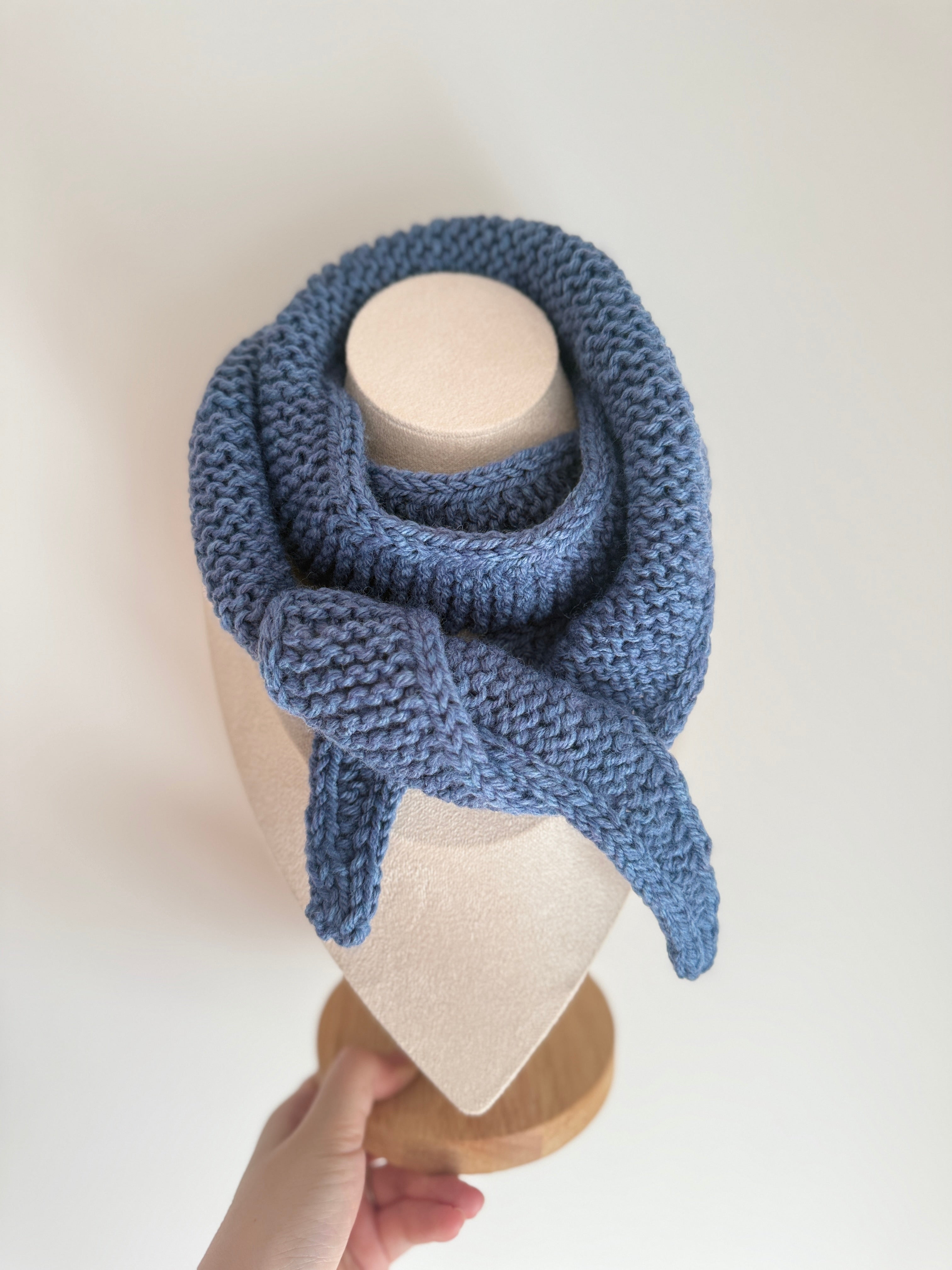 Knitted woolen Sophie scarf in dark blue