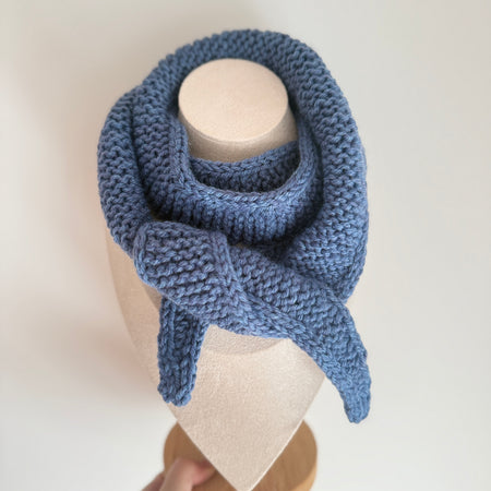 Knitted woolen Sophie scarf in dark blue