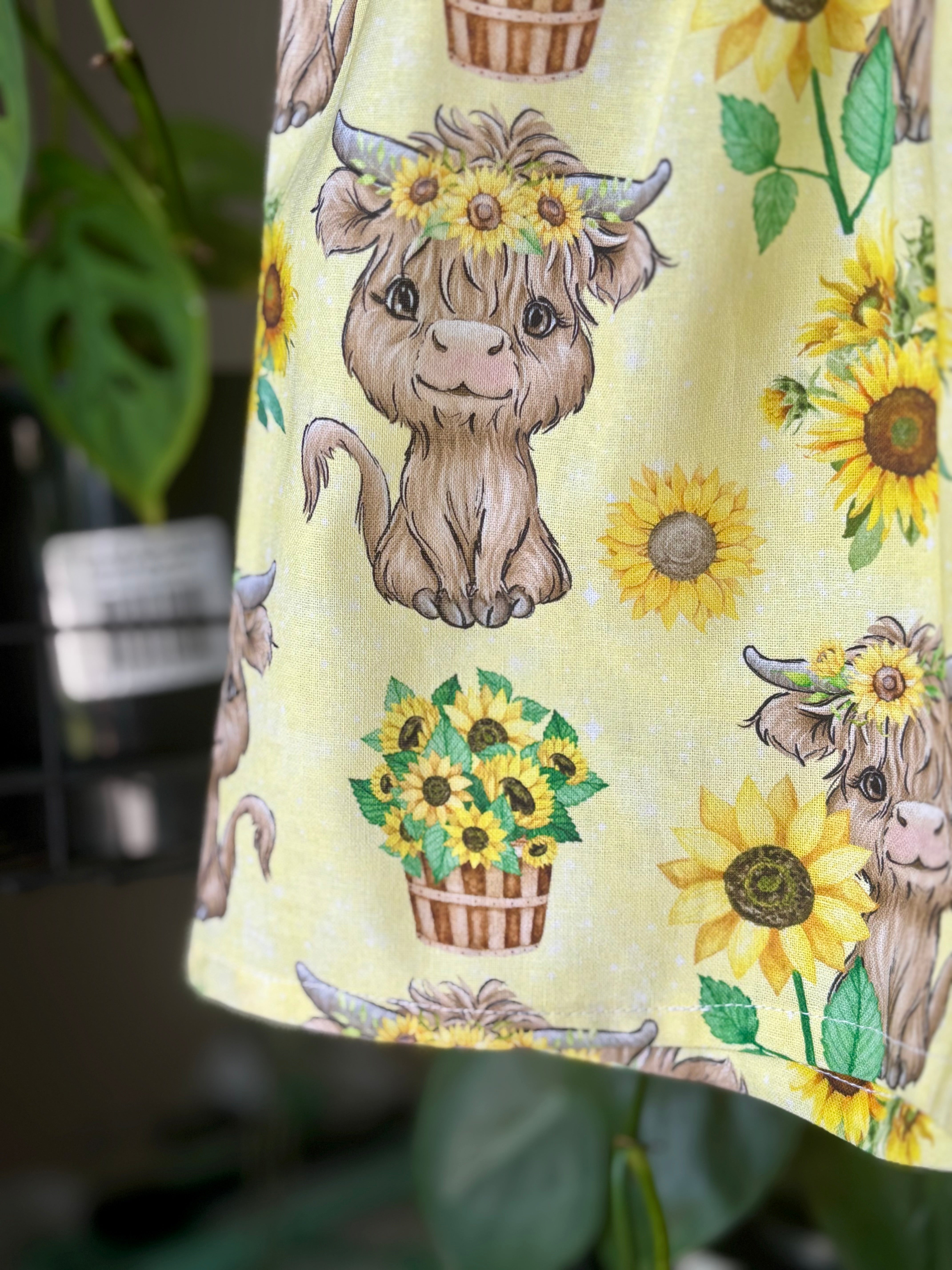 Shorts size 1 Sunflower & Highland Cows