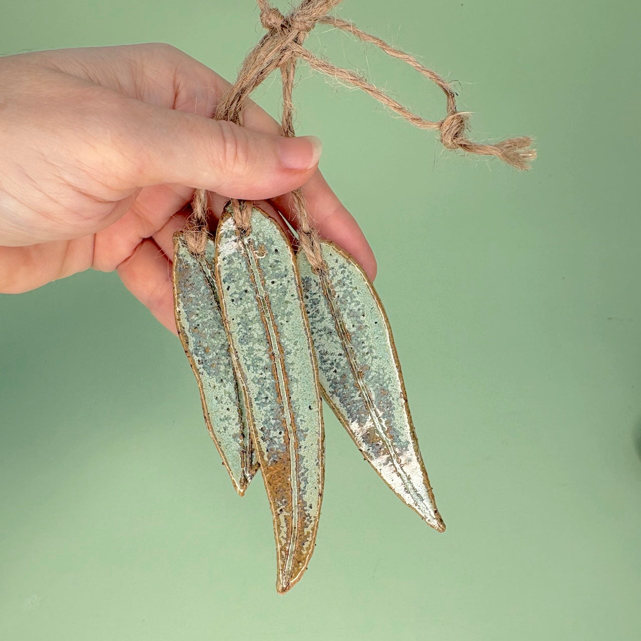 Ceramic handcrafted leaf tags – set of 3