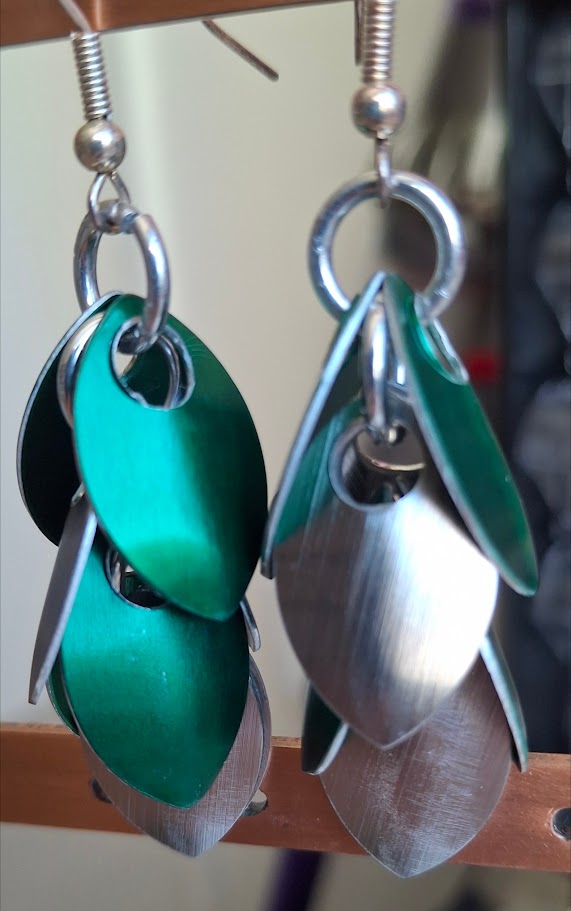 Scale maille drop earrings