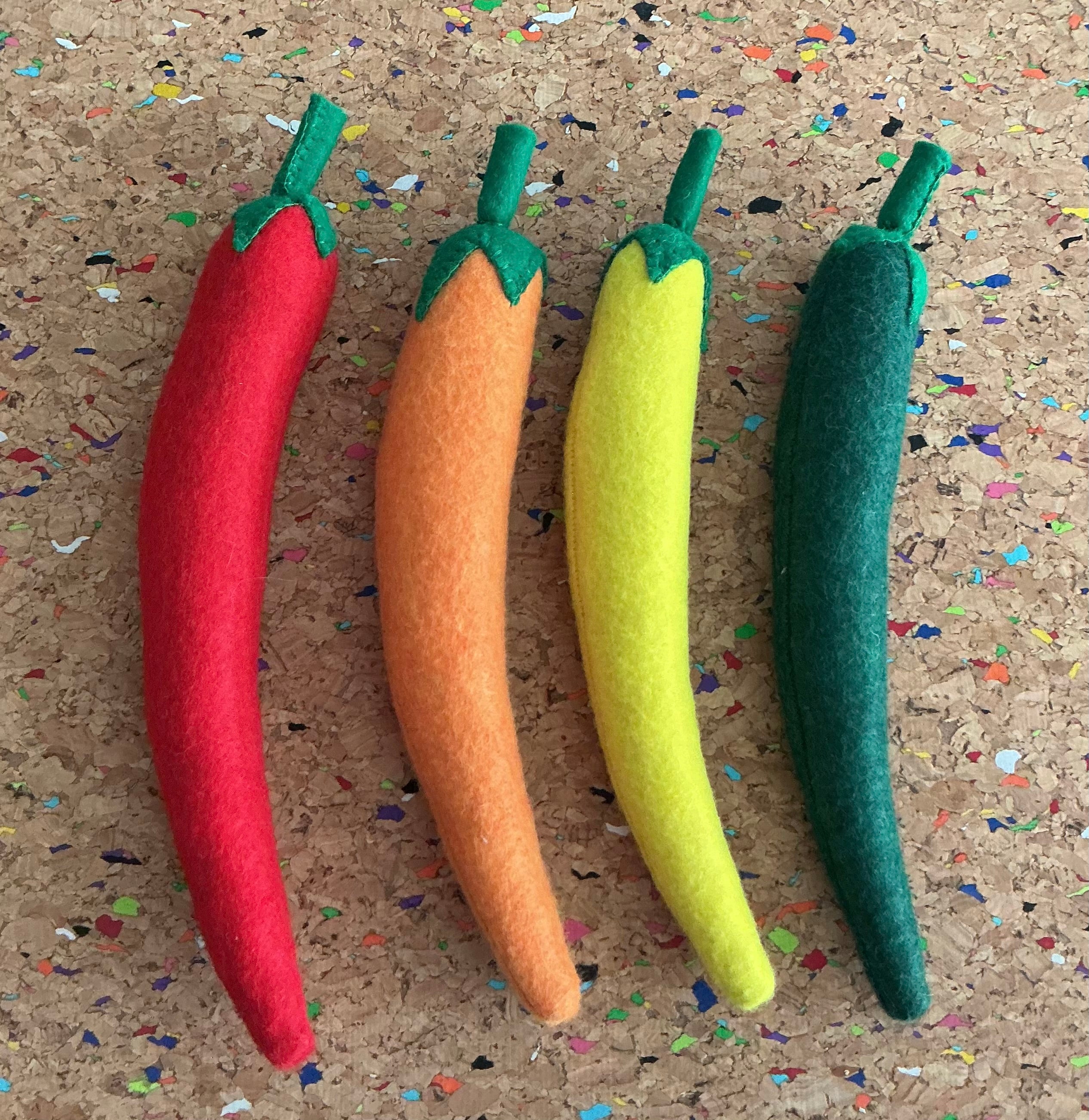 Felt chillies (set 4)