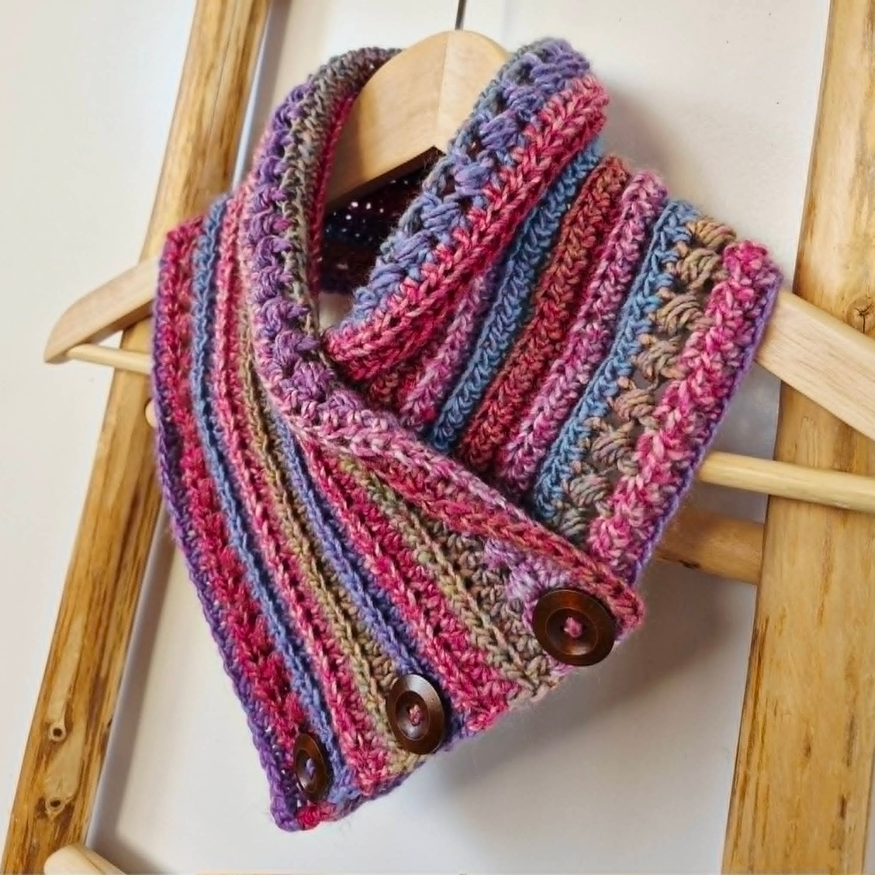 Ladies Neck warmer | Cowl | Scarf | Purple Pink | Adult | Vintage | Crochet | Buttoned