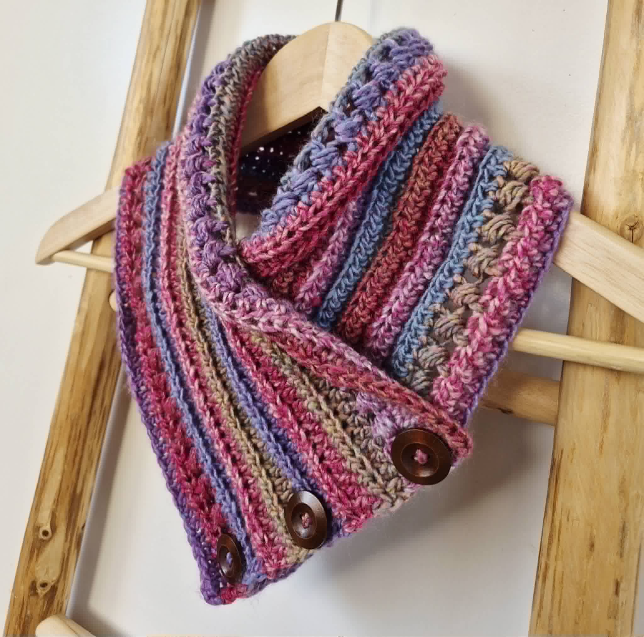 Ladies Neck warmer | Cowl | Scarf | Purple Pink | Adult | Vintage | Crochet | Buttoned