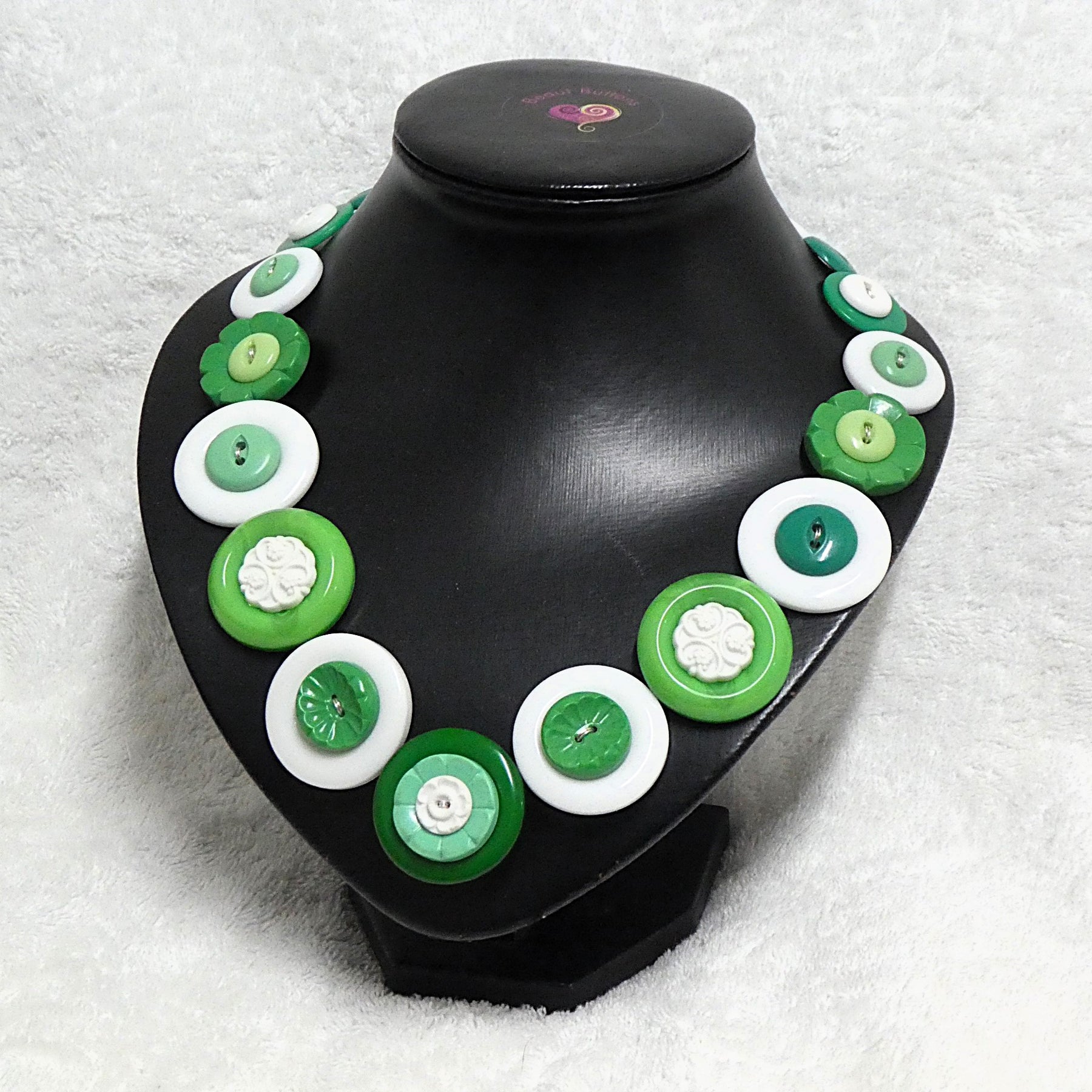 Button necklace - Green flowers