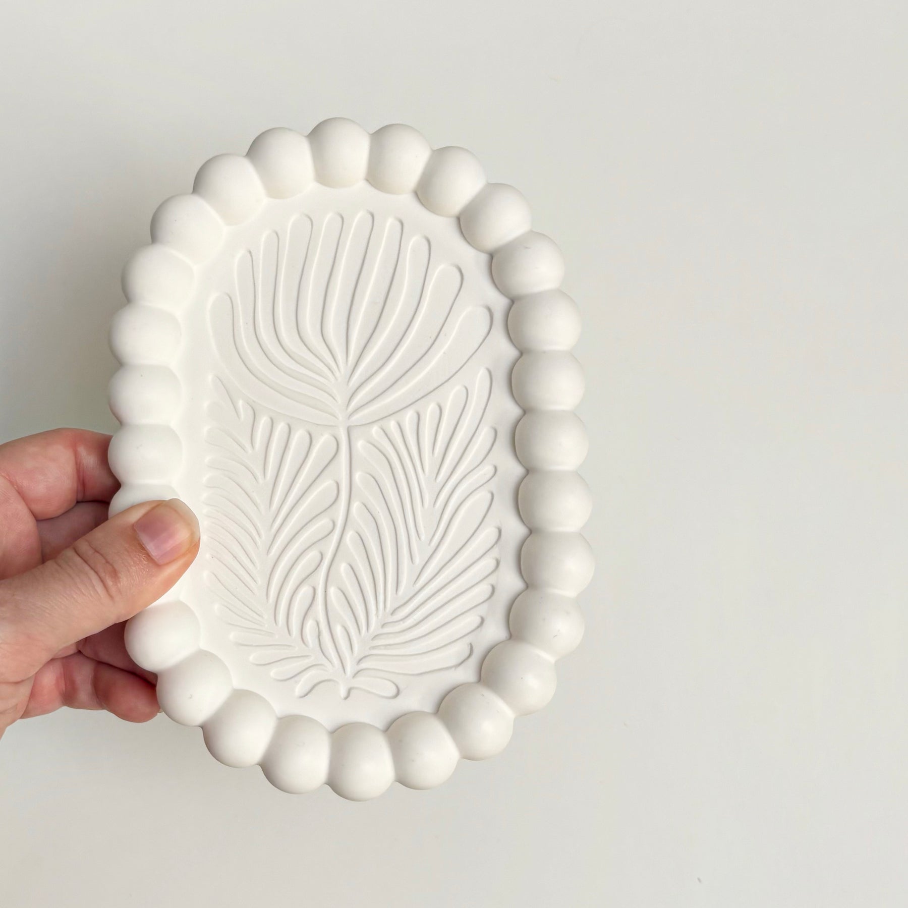 Artisan flower oval bubble dish