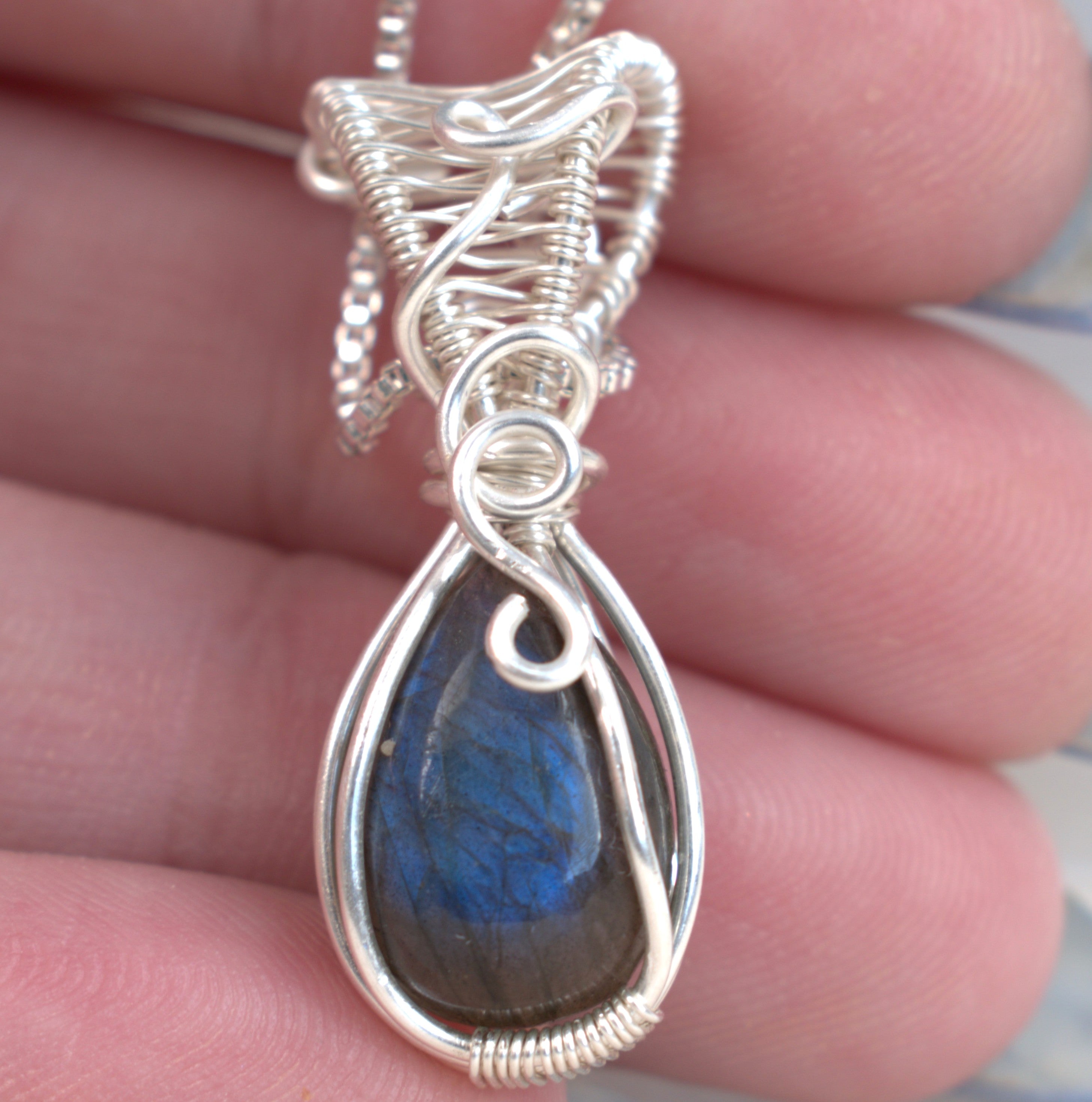Blue Flash Labradorite Keepsake Pendant in Silver