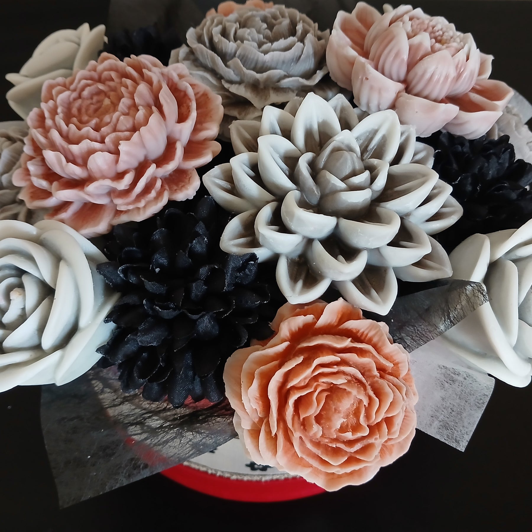 Round Box Bouquet Sea Salt & Driftwood