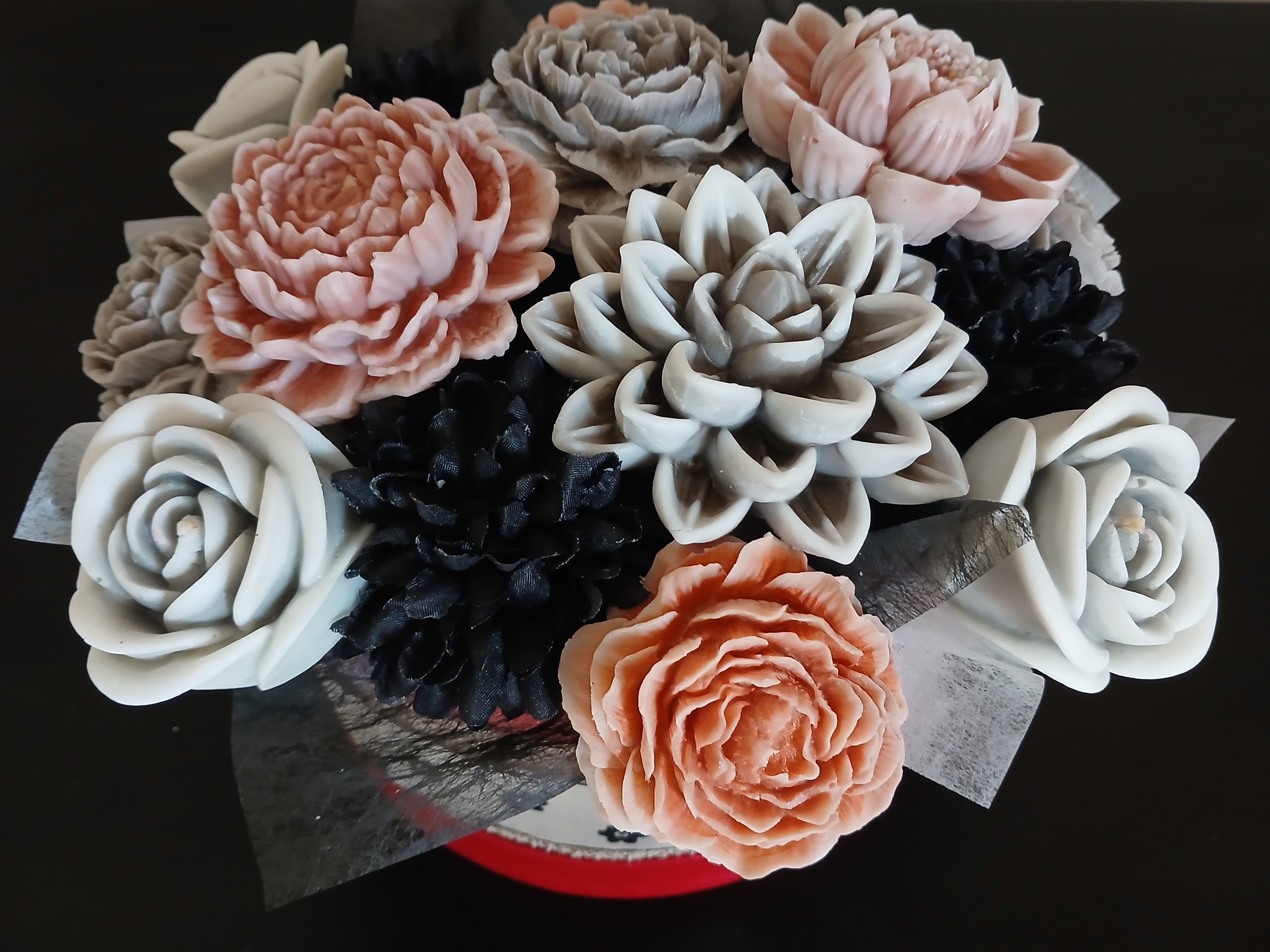 Round Box Bouquet Sea Salt & Driftwood
