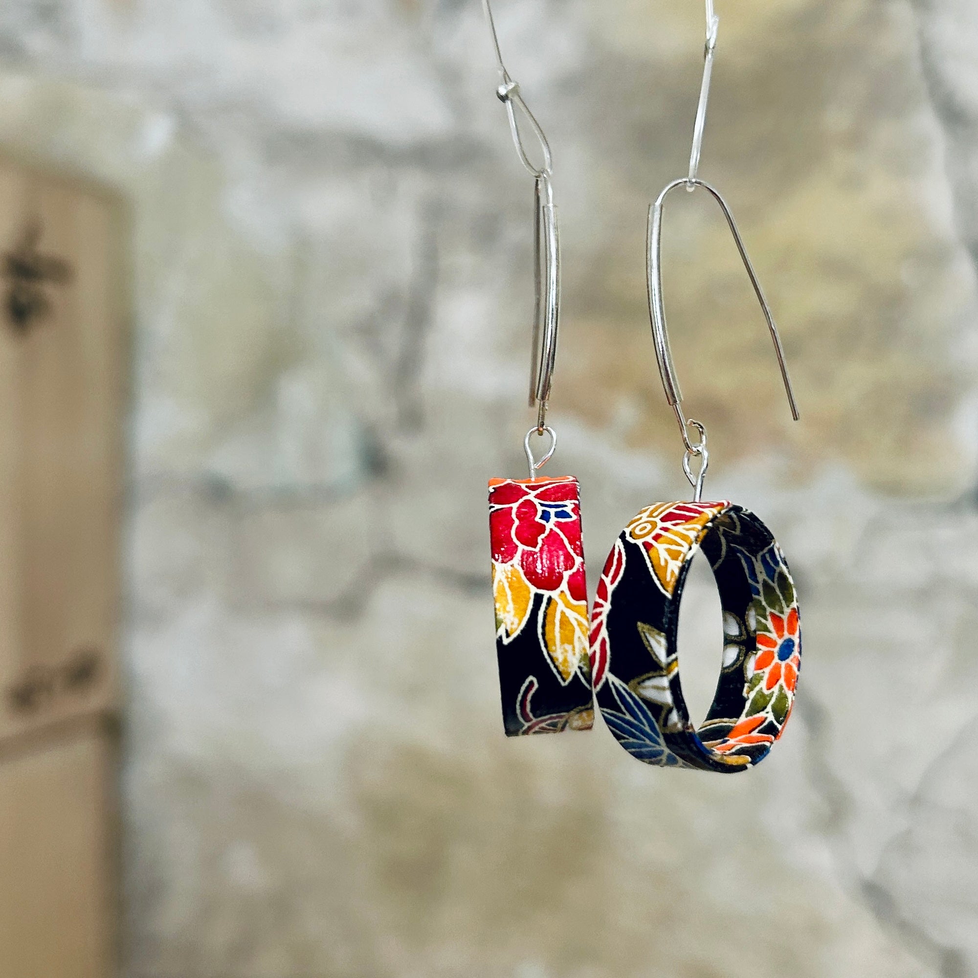 Red Yellow Orange Black Circular Earrings: Dia. 2.5cm x L5.5cm